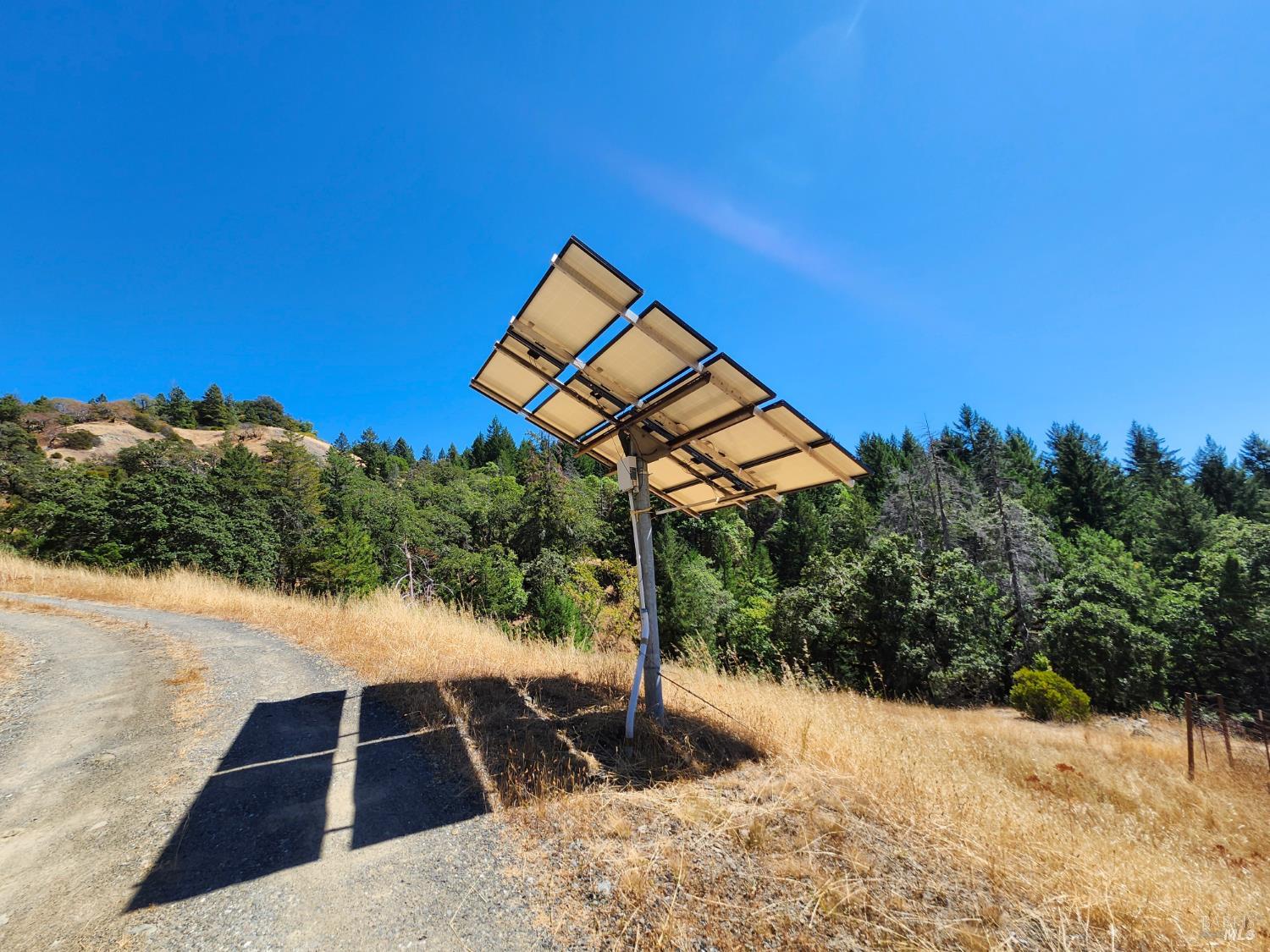 Detail Gallery Image 2 of 20 For 41092 Us-101 Hwy, Laytonville,  CA 95454 - 1 Beds | 1 Baths