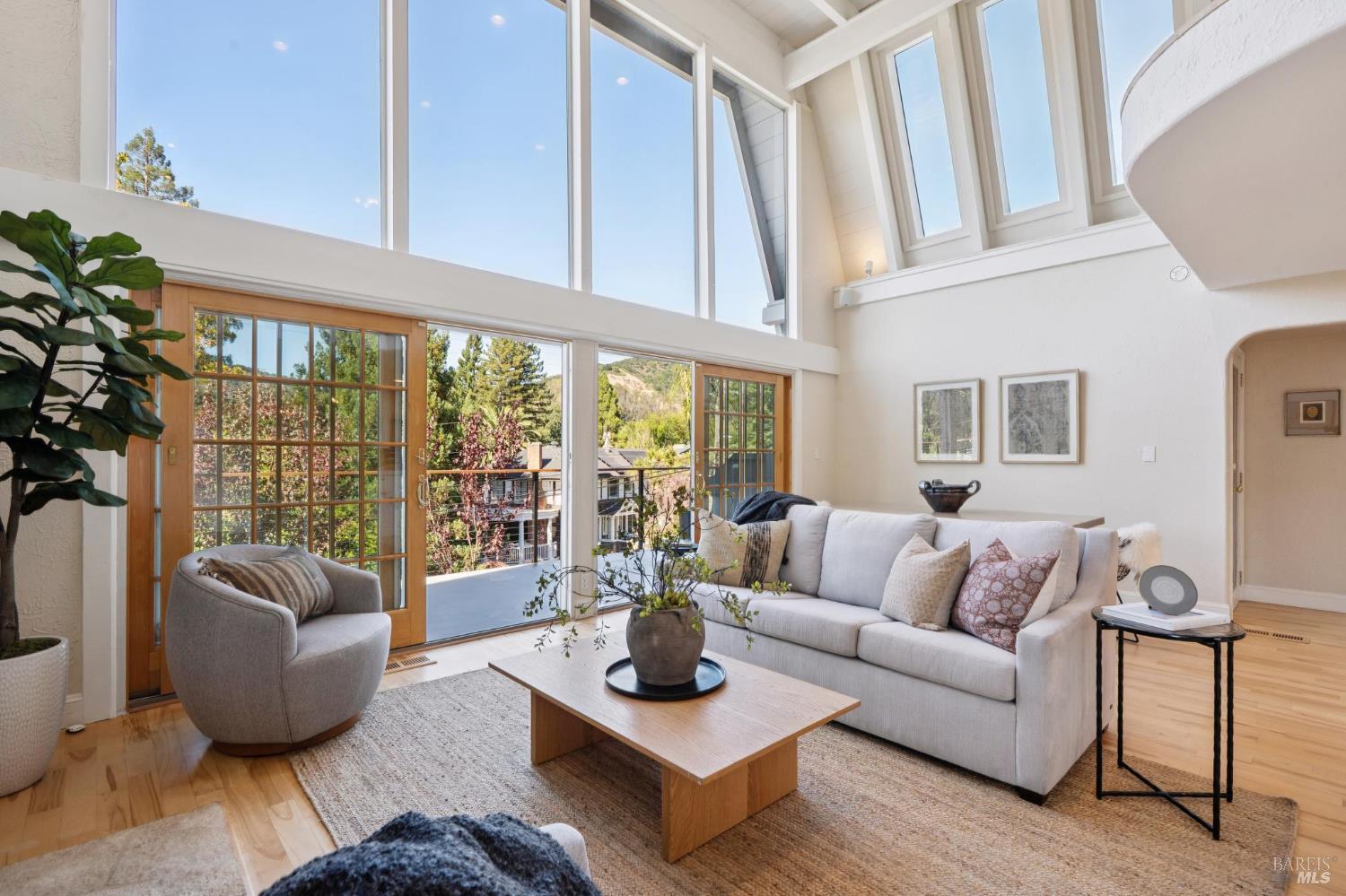 Detail Gallery Image 3 of 61 For 347 Jewell St, San Rafael,  CA 94901 - 4 Beds | 3 Baths