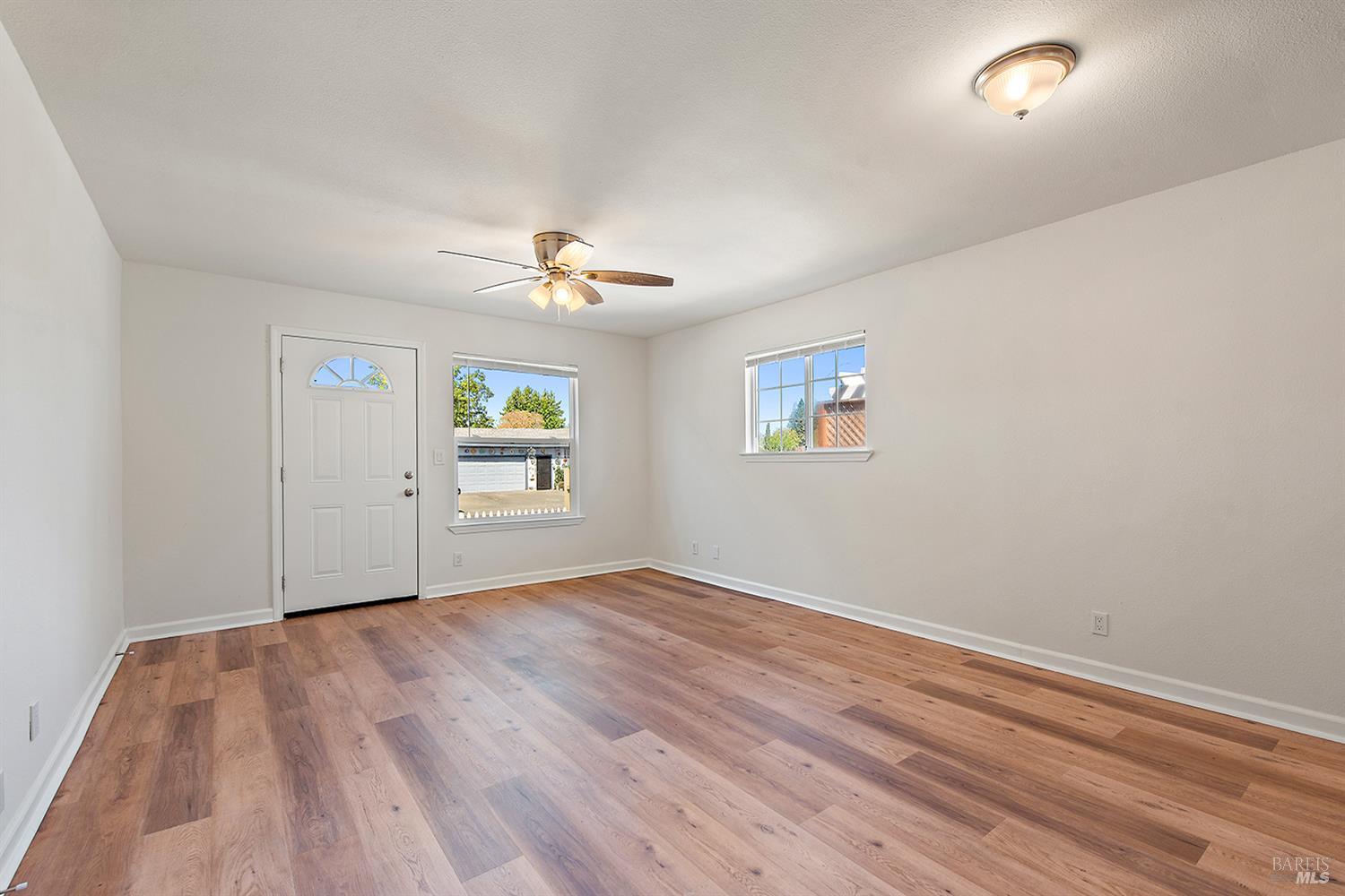 Detail Gallery Image 5 of 22 For 9701 Orion Dr, Windsor,  CA 95492 - 4 Beds | 1/1 Baths