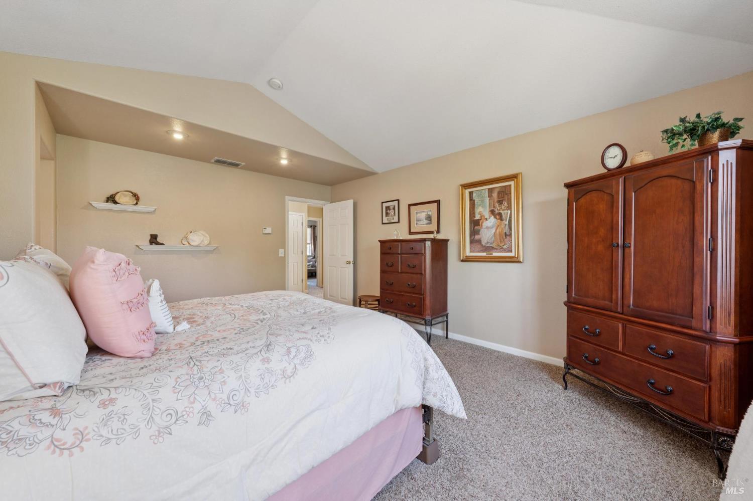 Detail Gallery Image 16 of 29 For 1463 Woodside Cir, Petaluma,  CA 94954 - 3 Beds | 2/1 Baths