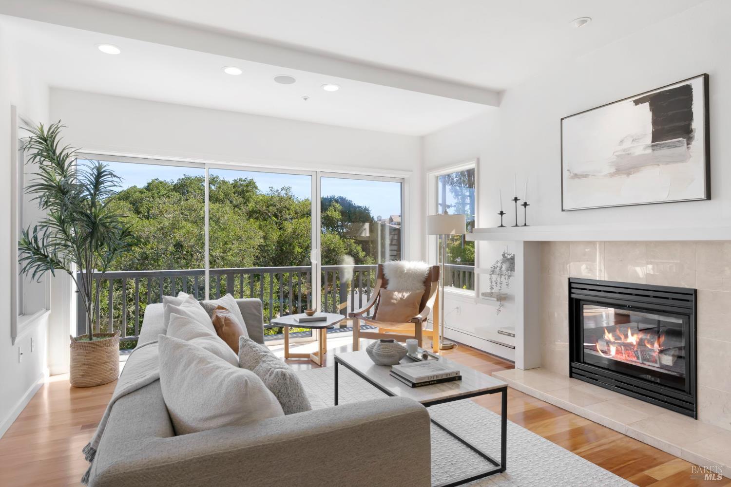 Detail Gallery Image 5 of 34 For 101 Sacramento Way, Sausalito,  CA 94965 - 4 Beds | 3 Baths