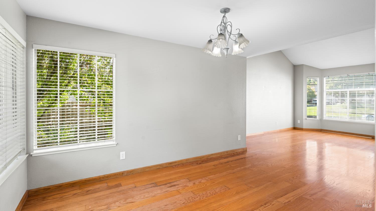Detail Gallery Image 12 of 47 For 2474 Bay Hill Cir, Fairfield,  CA 94534 - 4 Beds | 2/1 Baths