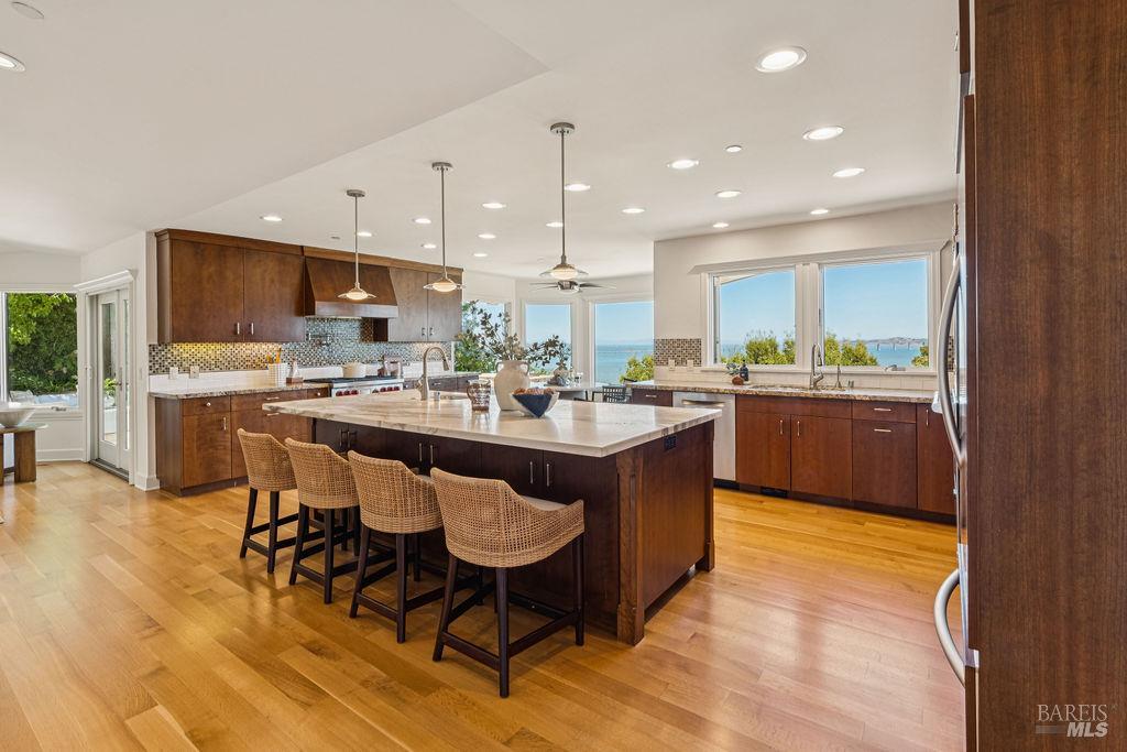 Detail Gallery Image 10 of 48 For 90 Taylor Rd, Tiburon,  CA 94920 - 5 Beds | 5/1 Baths