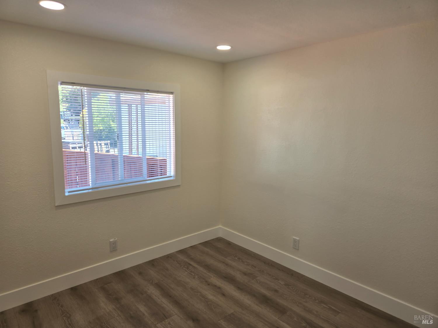 Detail Gallery Image 3 of 14 For 120 Bryce Canyon Rd, San Rafael,  CA 94903 - 3 Beds | 2 Baths