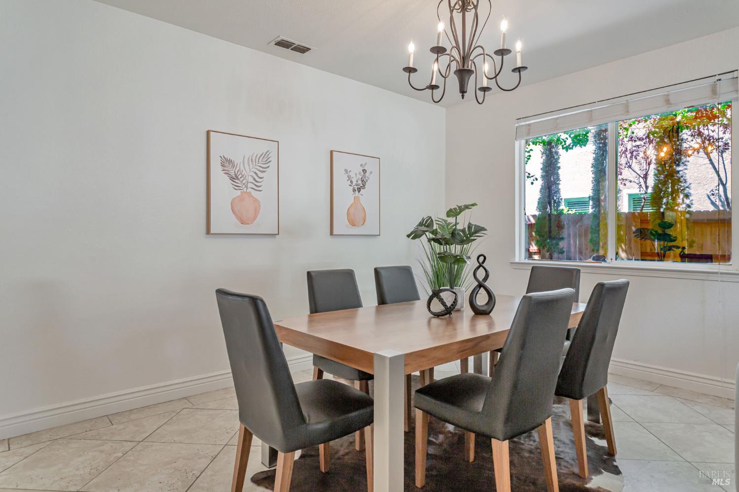 Detail Gallery Image 20 of 54 For 1048 Stillspring Dr, Vacaville,  CA 95687 - 5 Beds | 3 Baths
