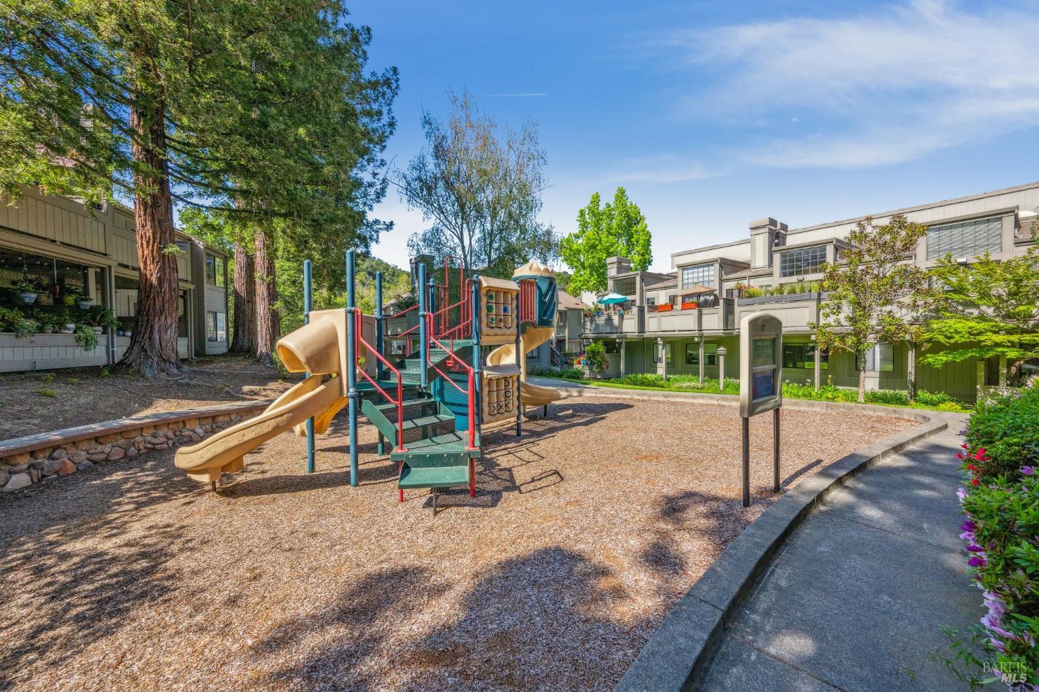 Detail Gallery Image 32 of 32 For 121 Quail Ct, Novato,  CA 94949 - 2 Beds | 2 Baths