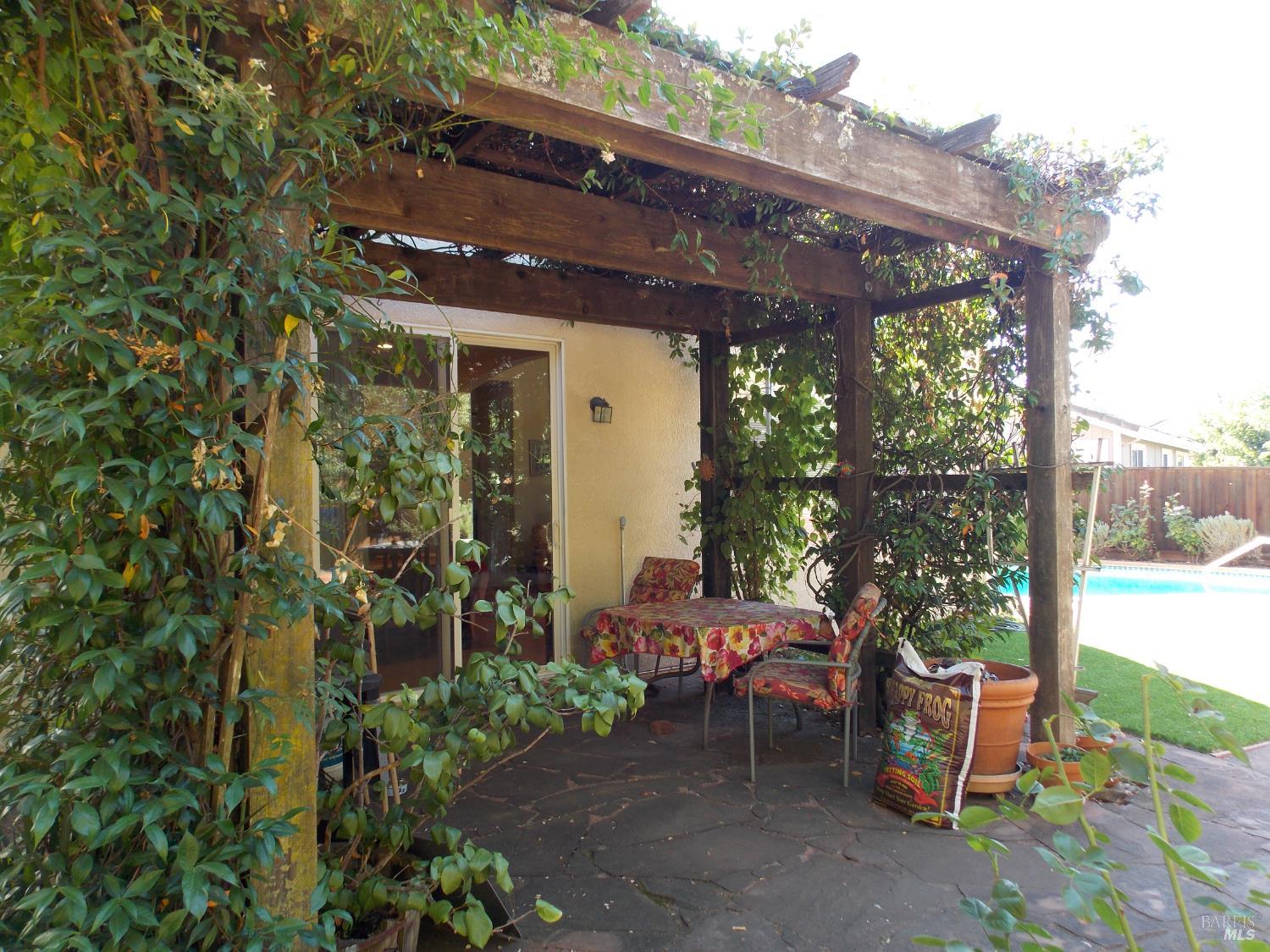 Detail Gallery Image 31 of 44 For 1349 Golf Course Dr, Windsor,  CA 95492 - 3 Beds | 2/1 Baths