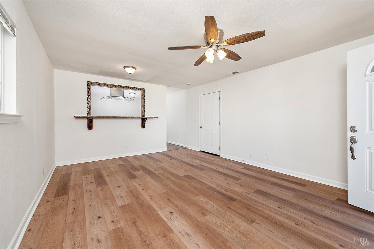 Detail Gallery Image 4 of 22 For 9701 Orion Dr, Windsor,  CA 95492 - 4 Beds | 1/1 Baths