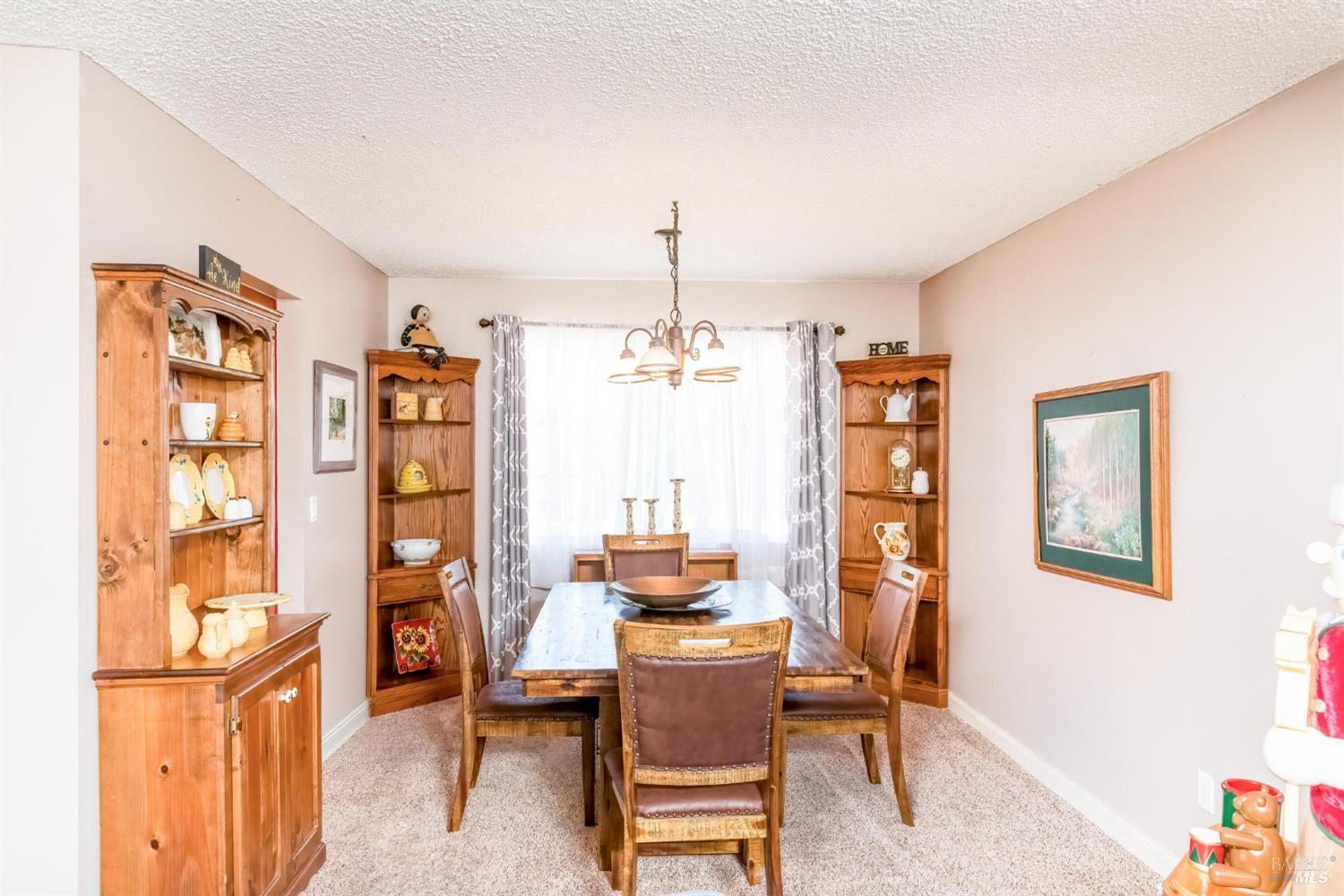 Detail Gallery Image 5 of 32 For 936 Edith Ct, Rohnert Park,  CA 94928 - 6 Beds | 2/1 Baths