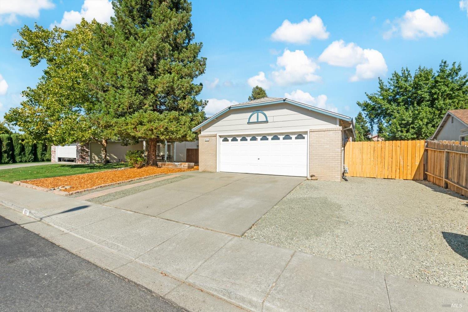 Detail Gallery Image 4 of 75 For 872 Flint Way, Vacaville,  CA 95687 - 3 Beds | 2 Baths
