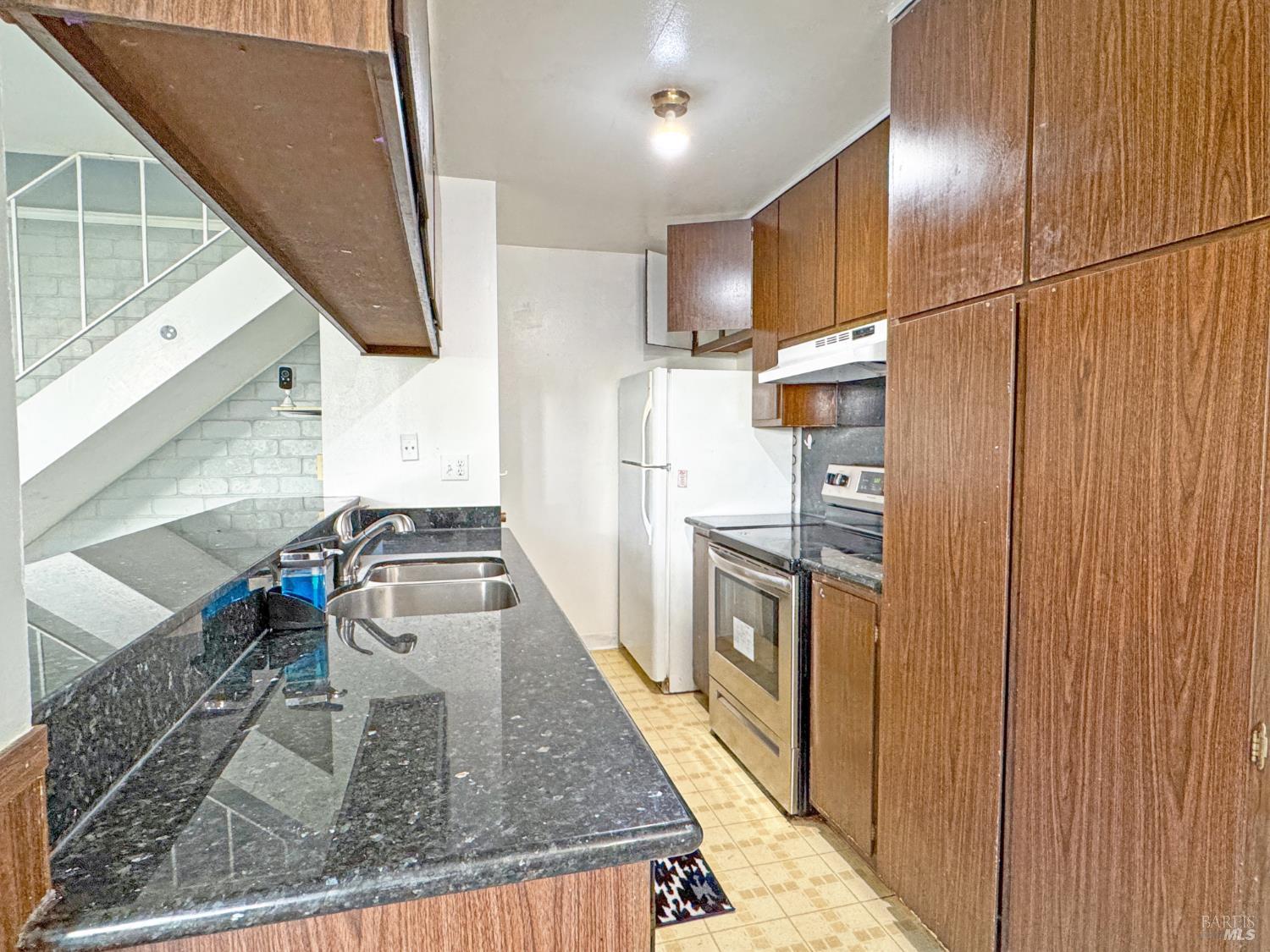 Detail Gallery Image 11 of 28 For 163 Bahia Cir, San Rafael,  CA 94901 - 2 Beds | 1 Baths