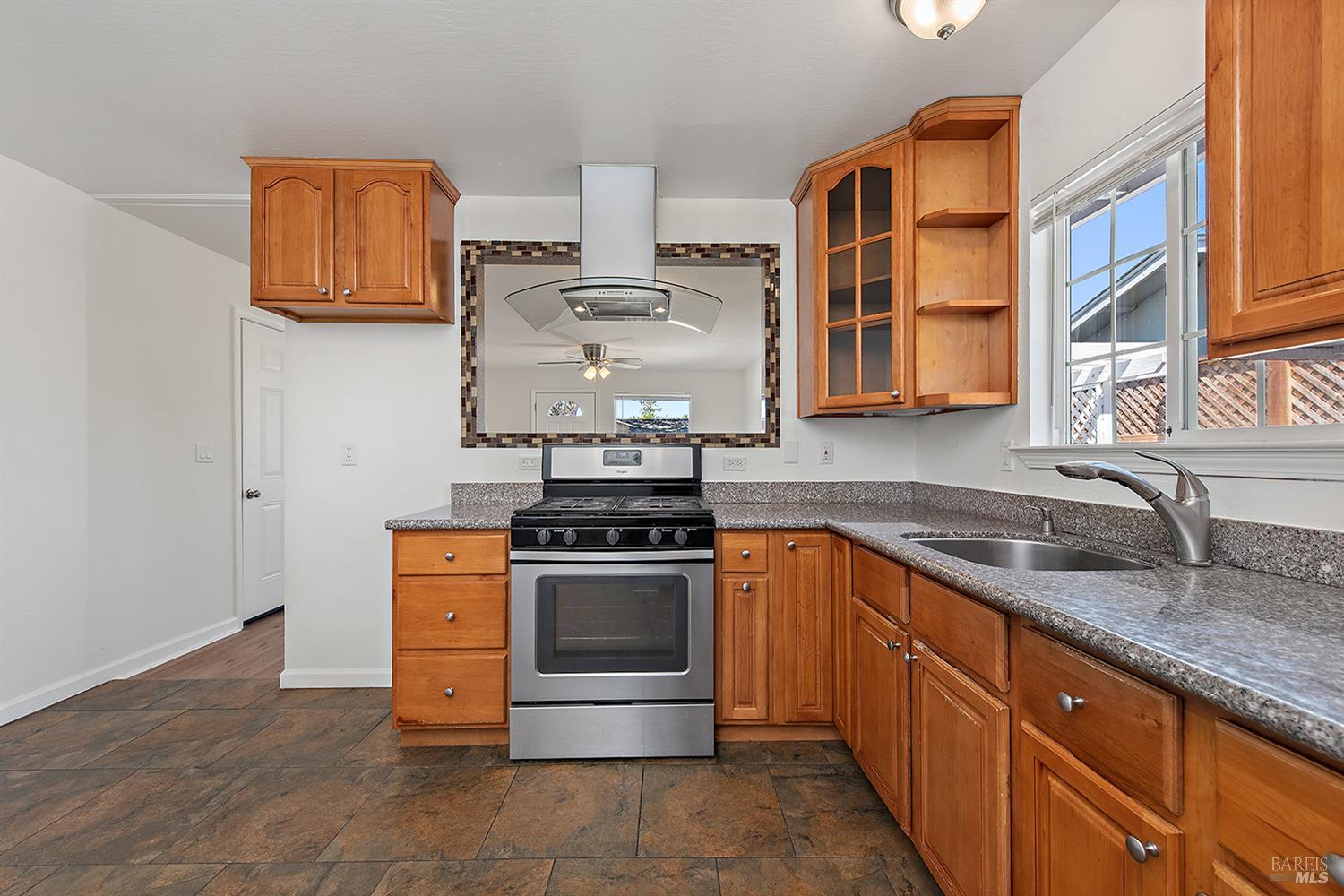 Detail Gallery Image 7 of 22 For 9701 Orion Dr, Windsor,  CA 95492 - 4 Beds | 1/1 Baths