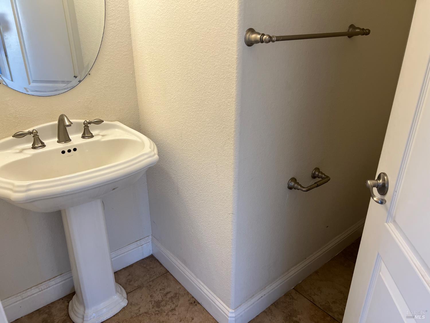 Detail Gallery Image 8 of 16 For 5133 Fowler Ln, Fairfield,  CA 94533 - 3 Beds | 2/1 Baths