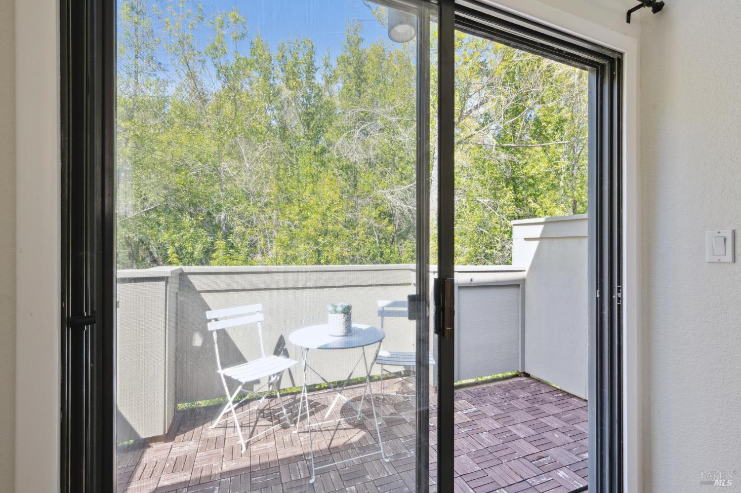 Detail Gallery Image 11 of 32 For 121 Quail Ct, Novato,  CA 94949 - 2 Beds | 2 Baths