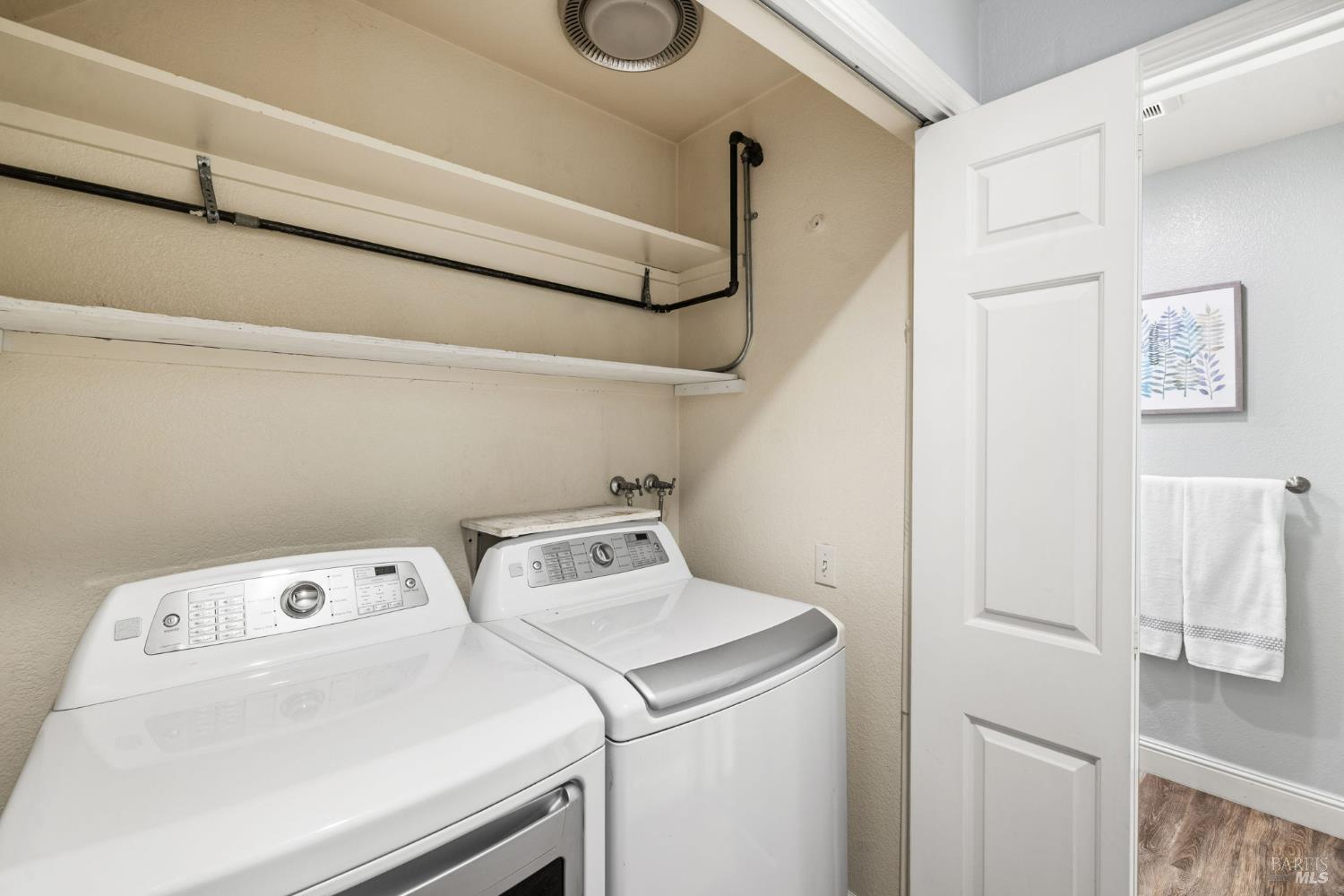 Detail Gallery Image 38 of 49 For 607 Centre Ct, Alameda,  CA 94502 - 2 Beds | 2/1 Baths