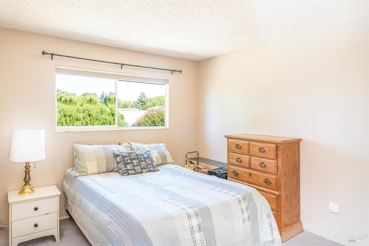 Detail Gallery Image 17 of 32 For 936 Edith Ct, Rohnert Park,  CA 94928 - 6 Beds | 2/1 Baths