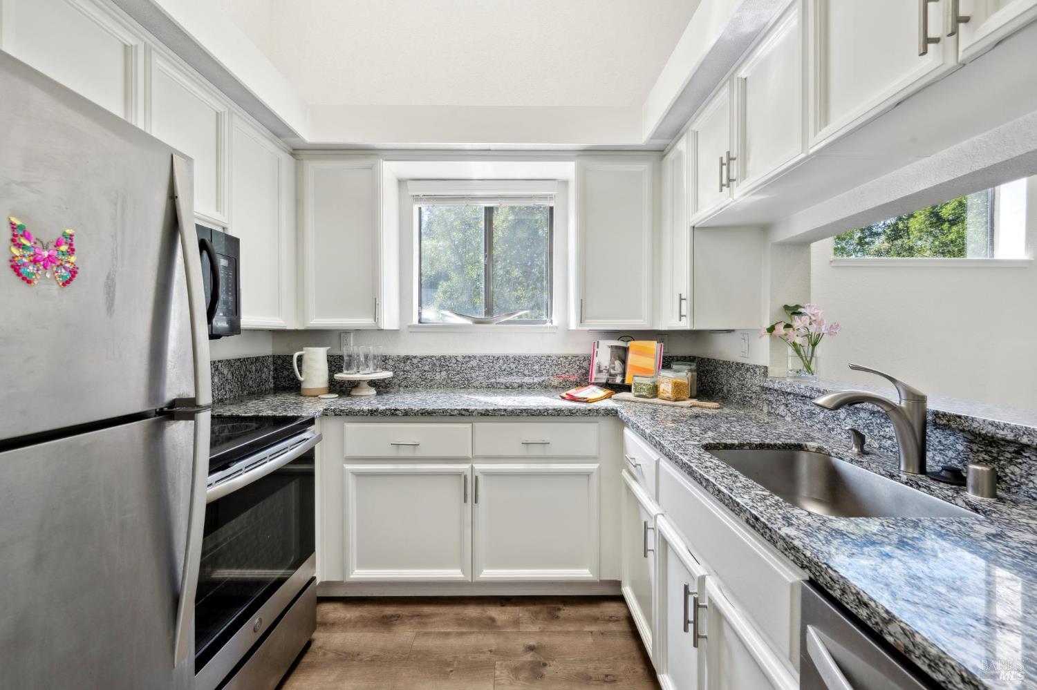 Detail Gallery Image 15 of 32 For 121 Quail Ct, Novato,  CA 94949 - 2 Beds | 2 Baths