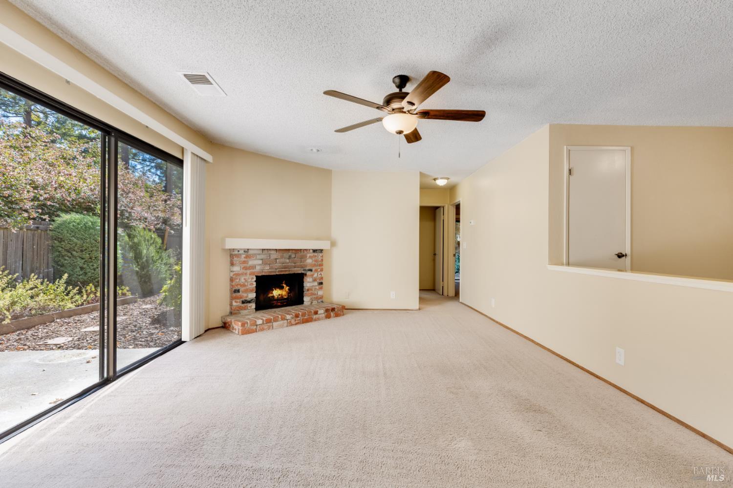Detail Gallery Image 8 of 40 For 1517 London Cir, Benicia,  CA 94510 - 2 Beds | 2 Baths
