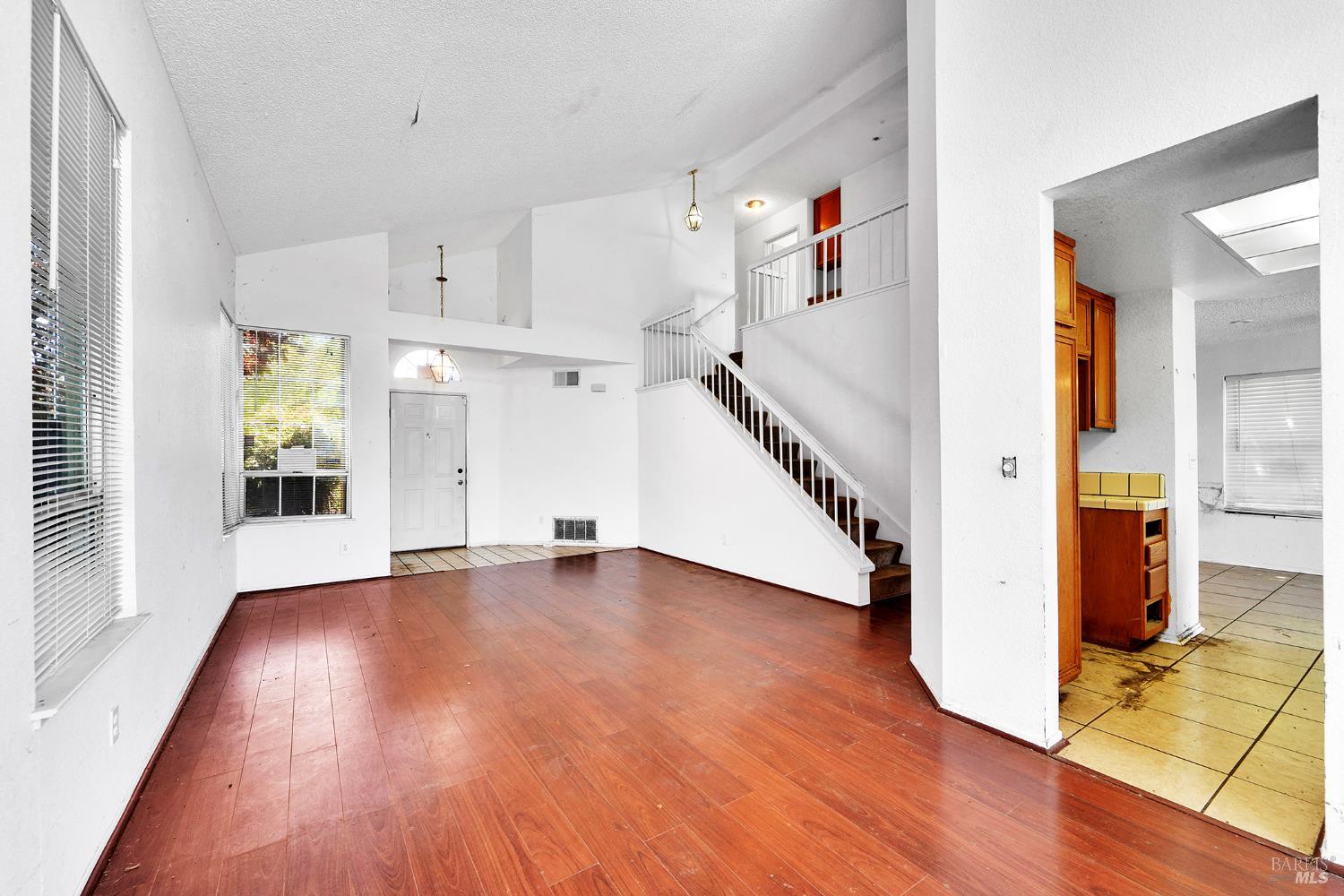 Detail Gallery Image 9 of 46 For 453 Knight Cir, Vallejo,  CA 94591 - 3 Beds | 2/1 Baths