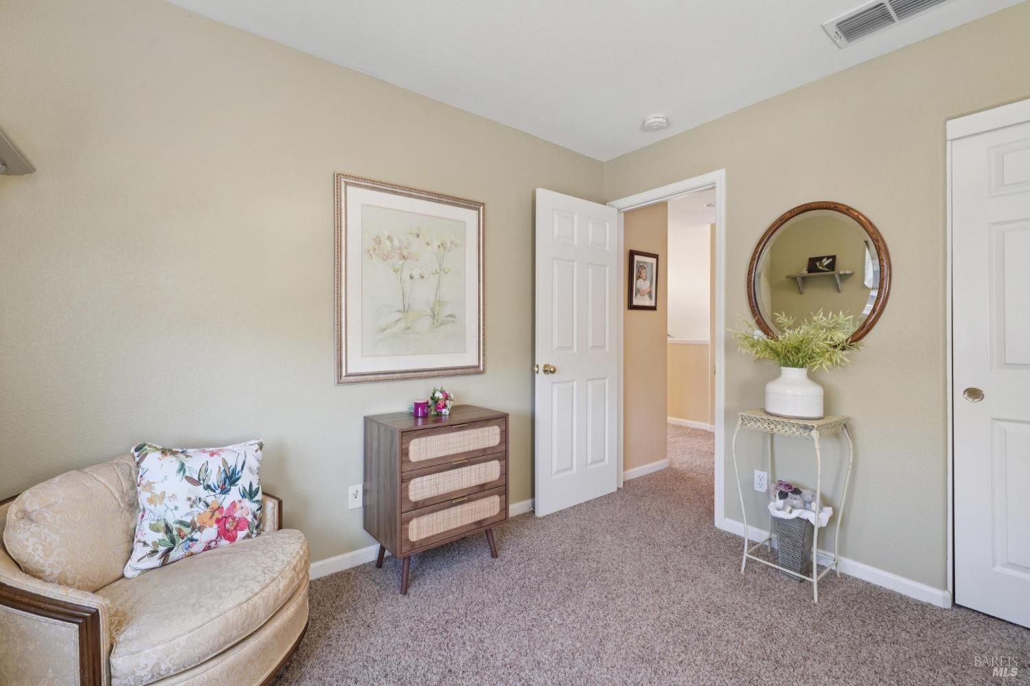 Detail Gallery Image 20 of 29 For 1463 Woodside Cir, Petaluma,  CA 94954 - 3 Beds | 2/1 Baths