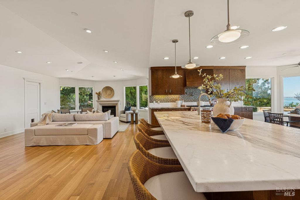 Detail Gallery Image 13 of 48 For 90 Taylor Rd, Tiburon,  CA 94920 - 5 Beds | 5/1 Baths