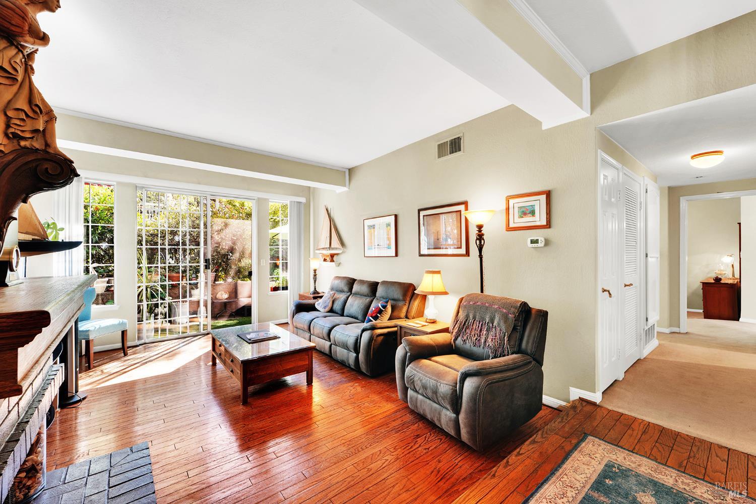 Detail Gallery Image 4 of 19 For 314 E 2nd St, Benicia,  CA 94510 - 2 Beds | 2 Baths