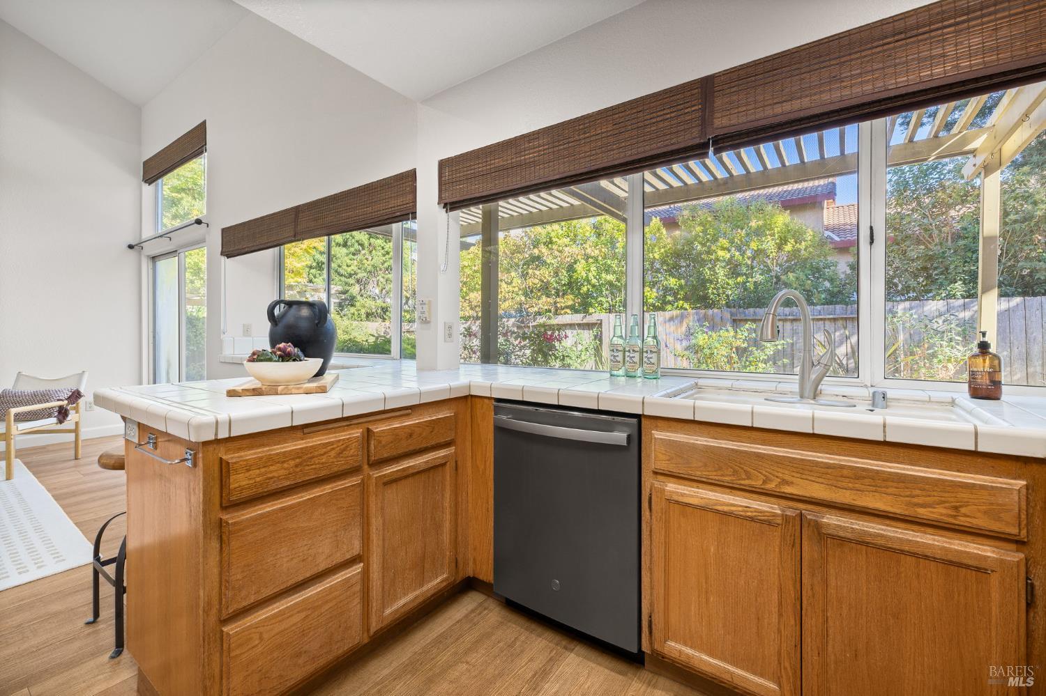Detail Gallery Image 13 of 33 For 2579 Harvest Ln, Napa,  CA 94558 - 4 Beds | 3 Baths