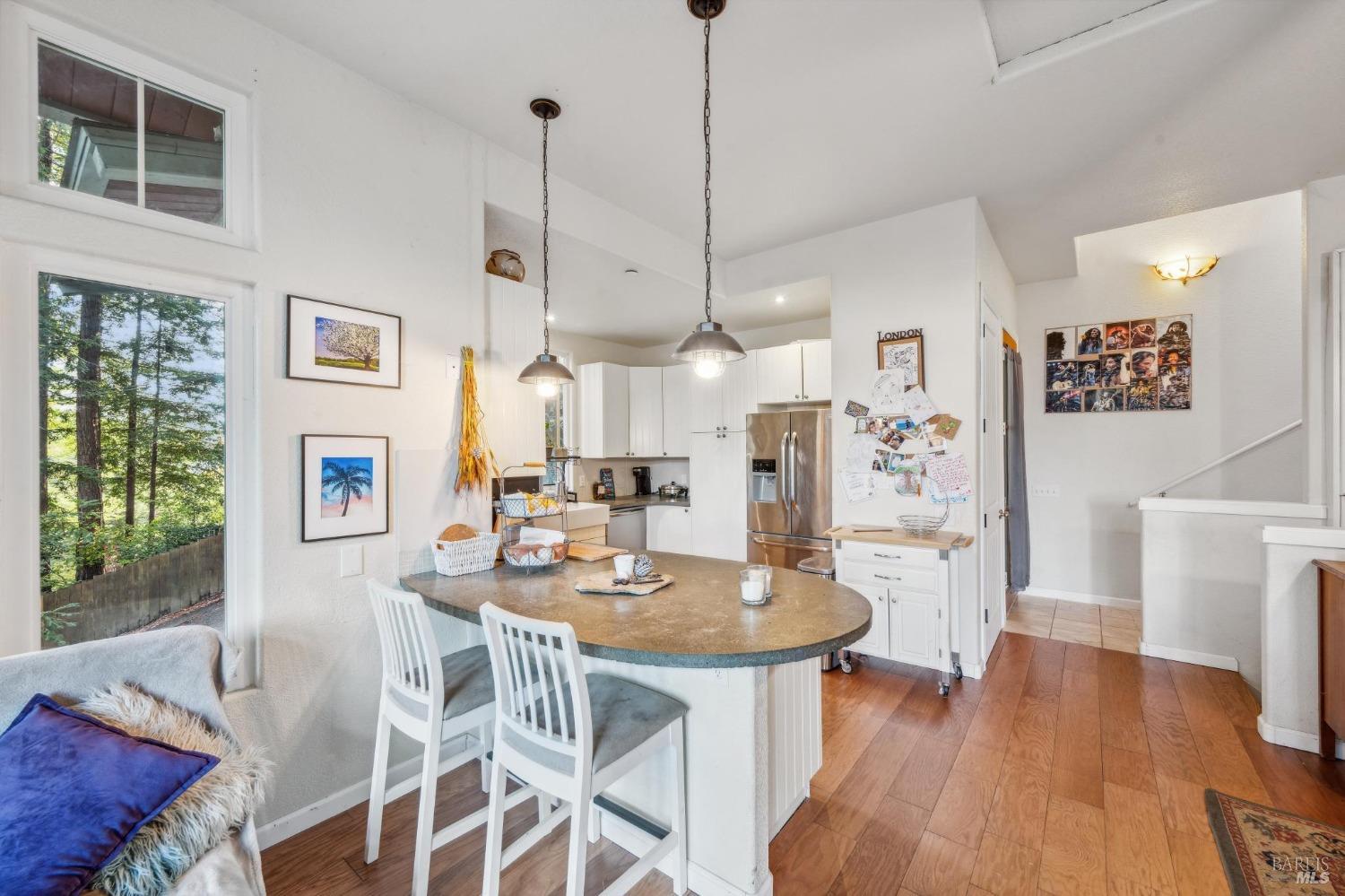 Detail Gallery Image 7 of 36 For 17506 Summit Ave, Guerneville,  CA 95446 - 6 Beds | 4 Baths