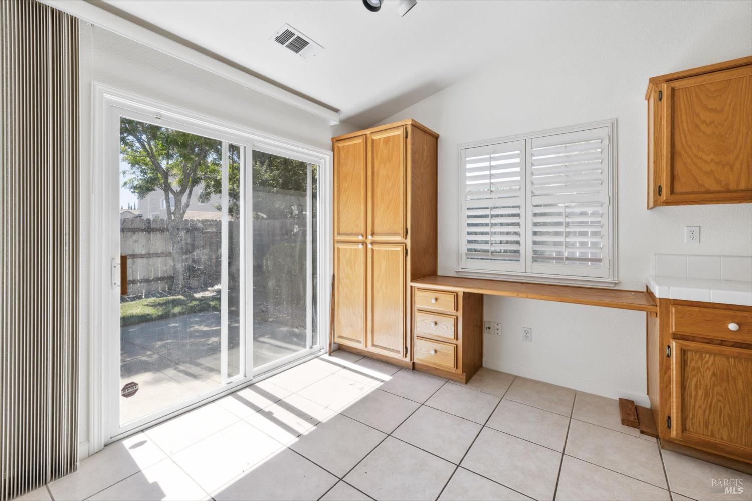 Detail Gallery Image 17 of 40 For 3283 Lagunita Cir, Fairfield,  CA 94533 - 4 Beds | 2 Baths