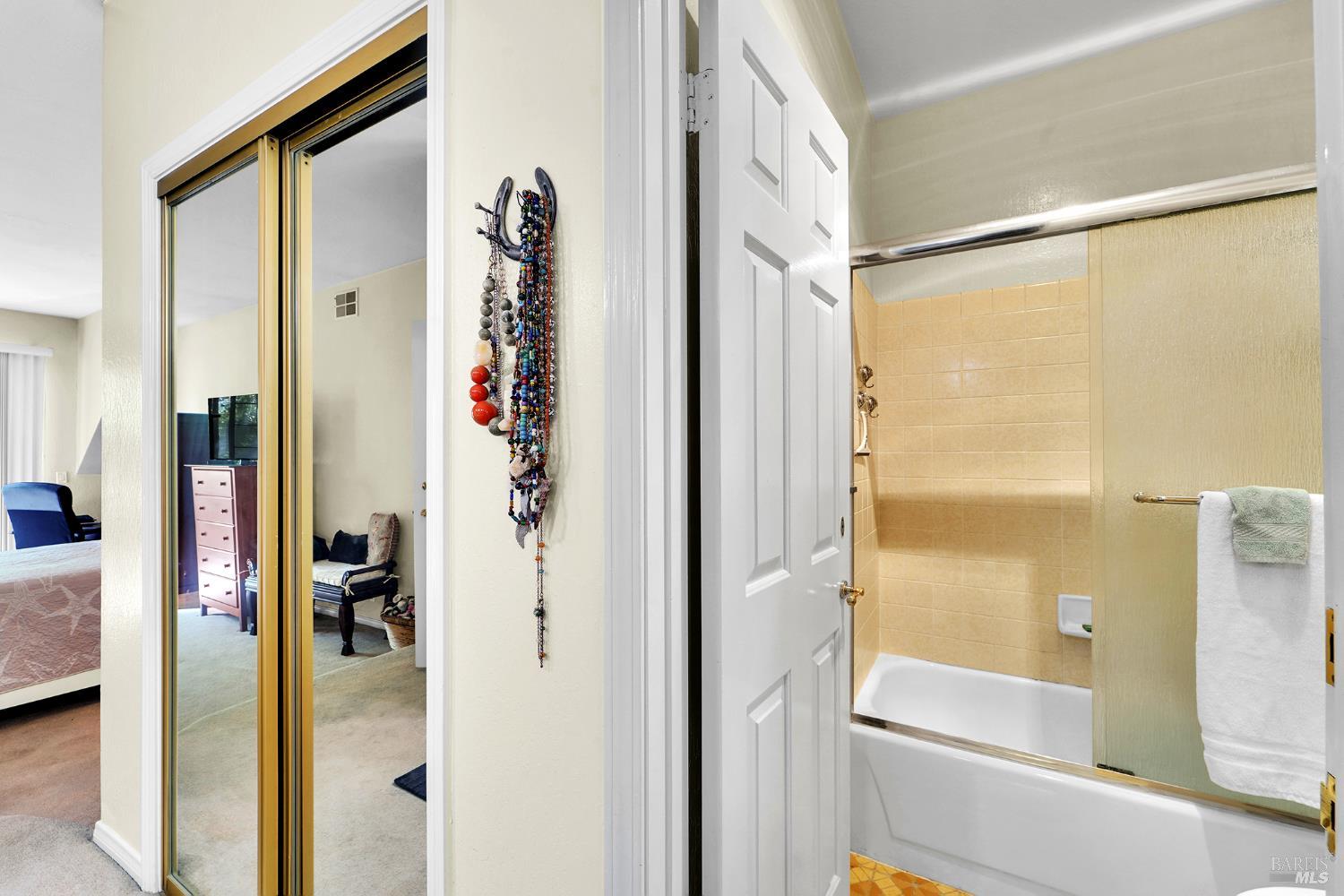 Detail Gallery Image 17 of 19 For 314 E 2nd St, Benicia,  CA 94510 - 2 Beds | 2 Baths