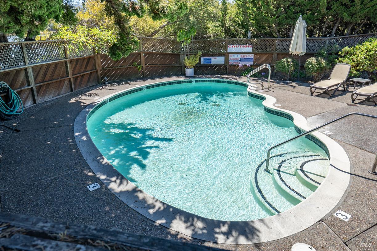 Detail Gallery Image 18 of 27 For 110 Seminary Dr 1a,  Mill Valley,  CA 94941 - 1 Beds | 1 Baths
