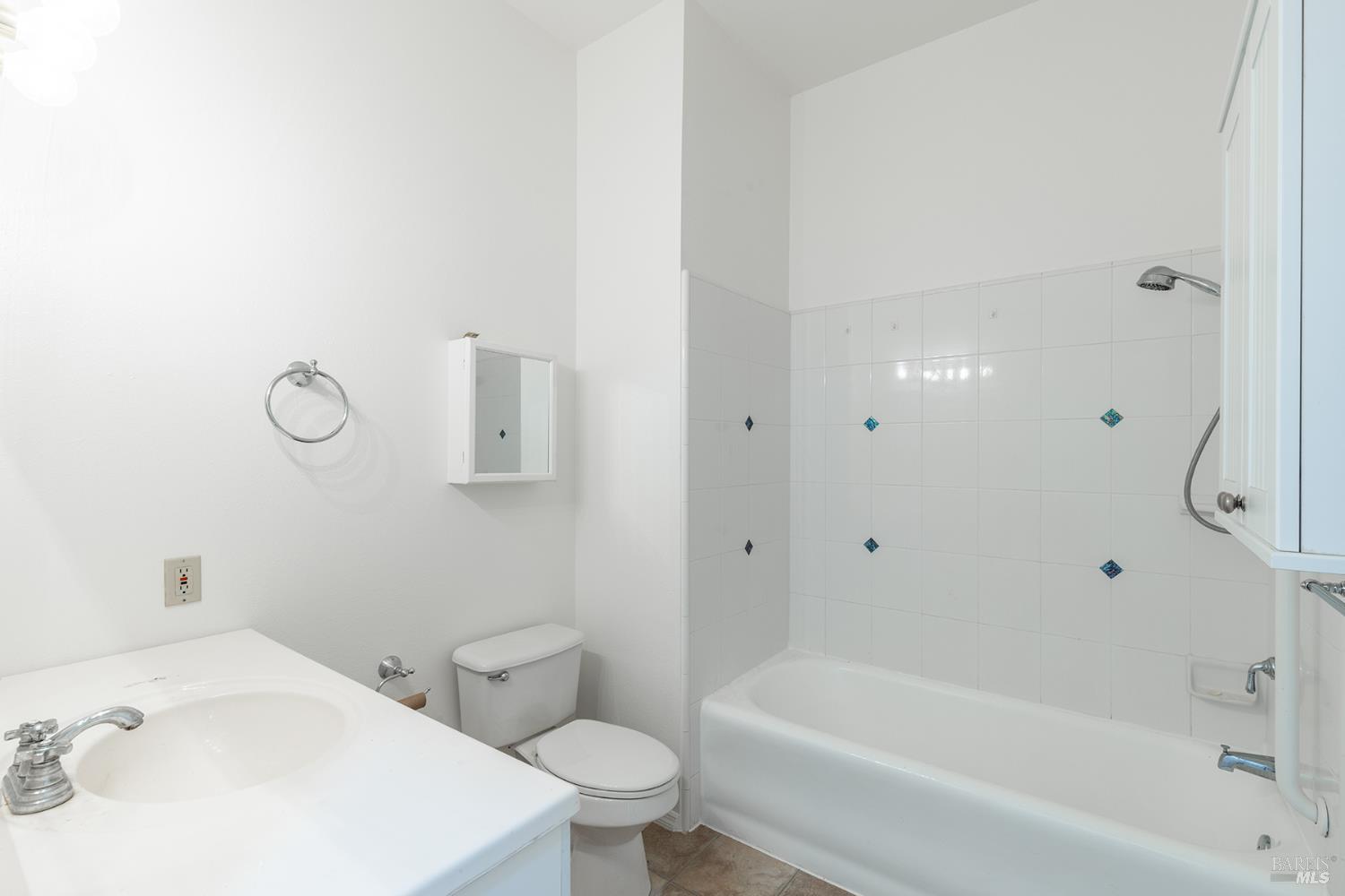 Detail Gallery Image 20 of 28 For 411 Walten Way, Windsor,  CA 95492 - – Beds | – Baths