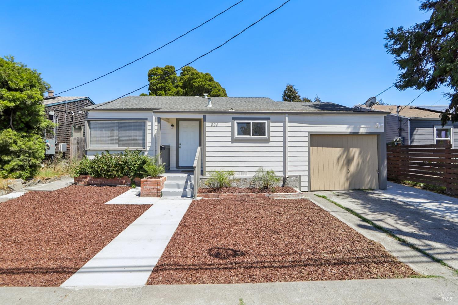 Detail Gallery Image 1 of 29 For 826 Amador St, Richmond,  CA 94805 - 2 Beds | 1 Baths
