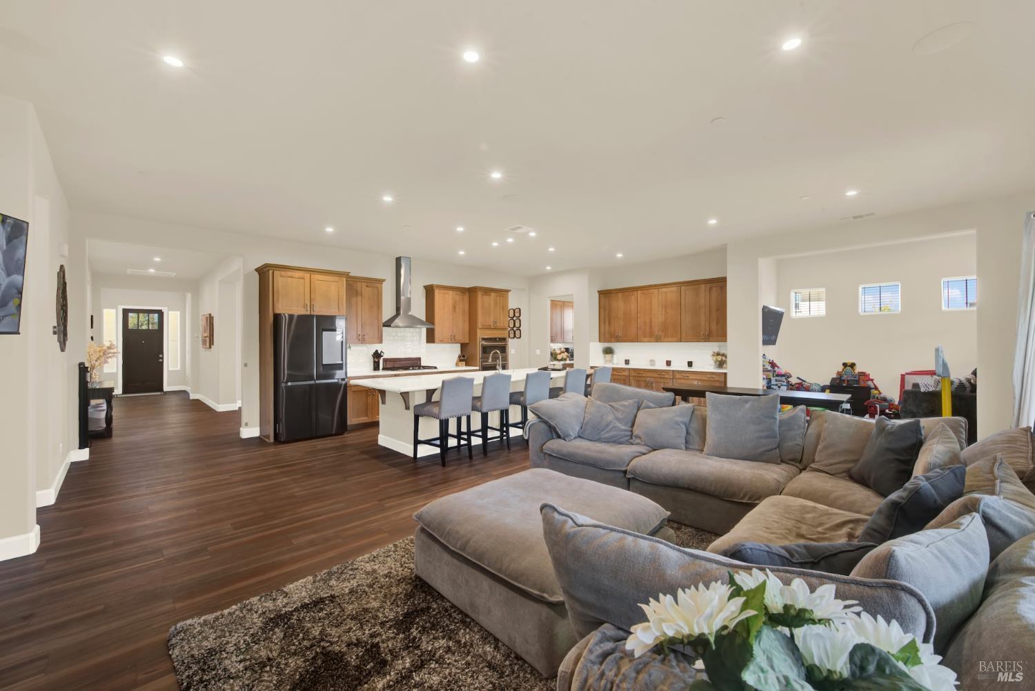 Detail Gallery Image 14 of 82 For 765 Fig Tree Ln, Dixon,  CA 95620 - 4 Beds | 3 Baths