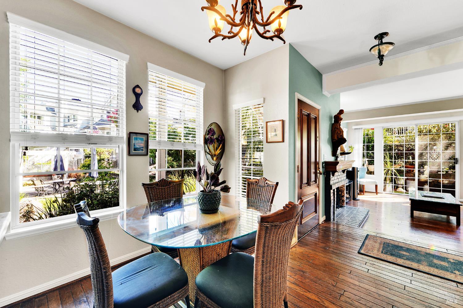 Detail Gallery Image 8 of 19 For 314 E 2nd St, Benicia,  CA 94510 - 2 Beds | 2 Baths
