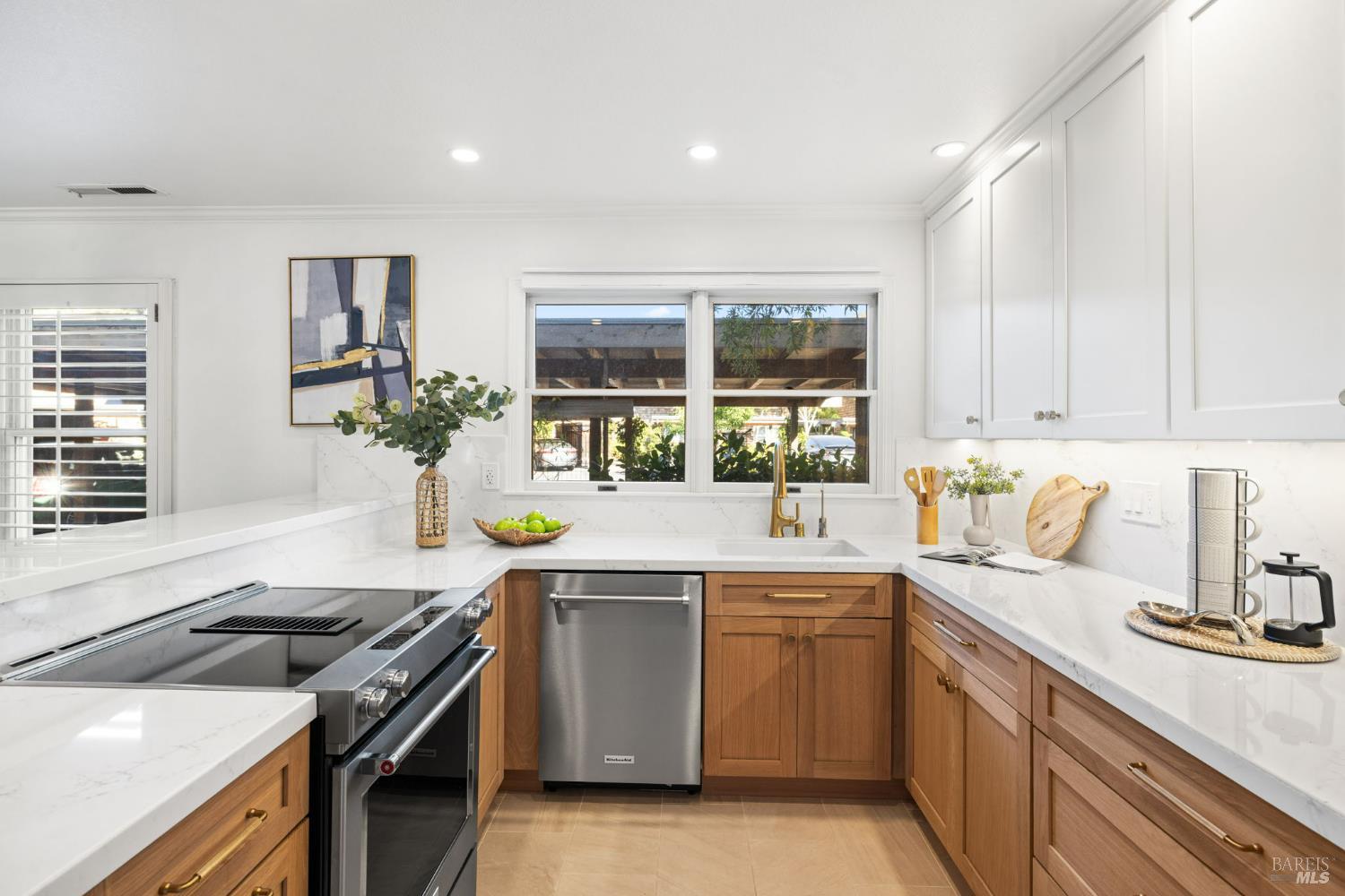 Detail Gallery Image 3 of 49 For 607 Centre Ct, Alameda,  CA 94502 - 2 Beds | 2/1 Baths