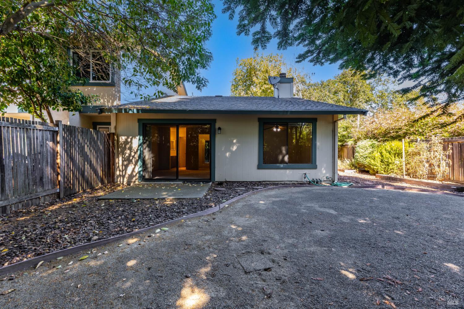 Detail Gallery Image 38 of 40 For 1517 London Cir, Benicia,  CA 94510 - 2 Beds | 2 Baths