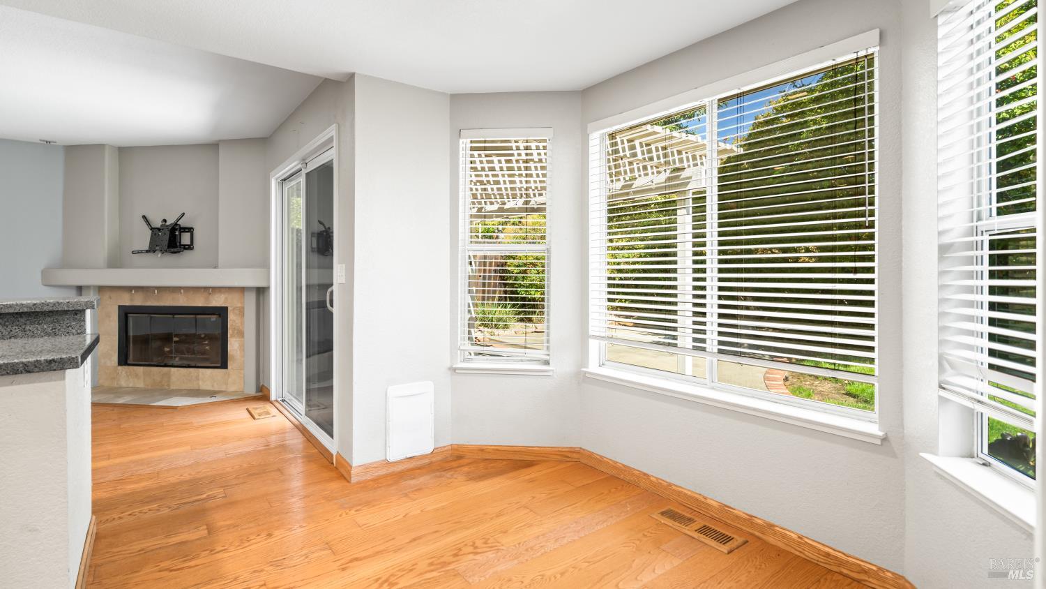 Detail Gallery Image 13 of 47 For 2474 Bay Hill Cir, Fairfield,  CA 94534 - 4 Beds | 2/1 Baths