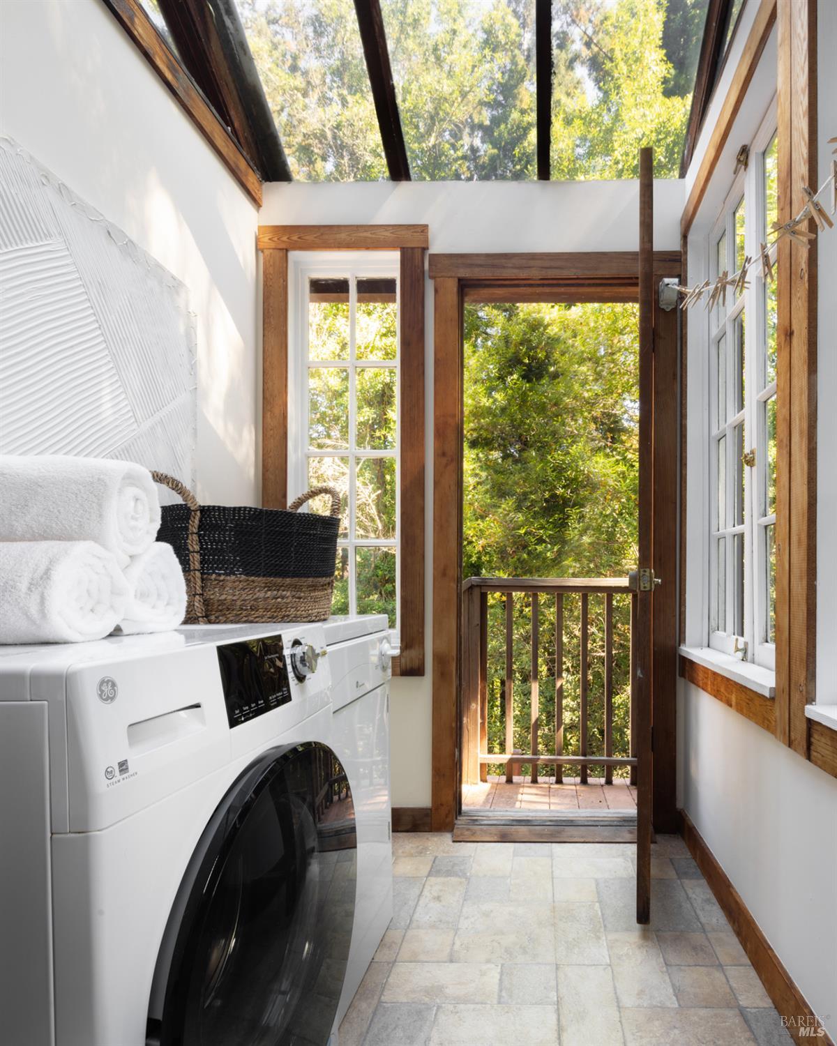 Detail Gallery Image 20 of 23 For 6 Wainwright Pl, Mill Valley,  CA 94941 - 3 Beds | 1/1 Baths