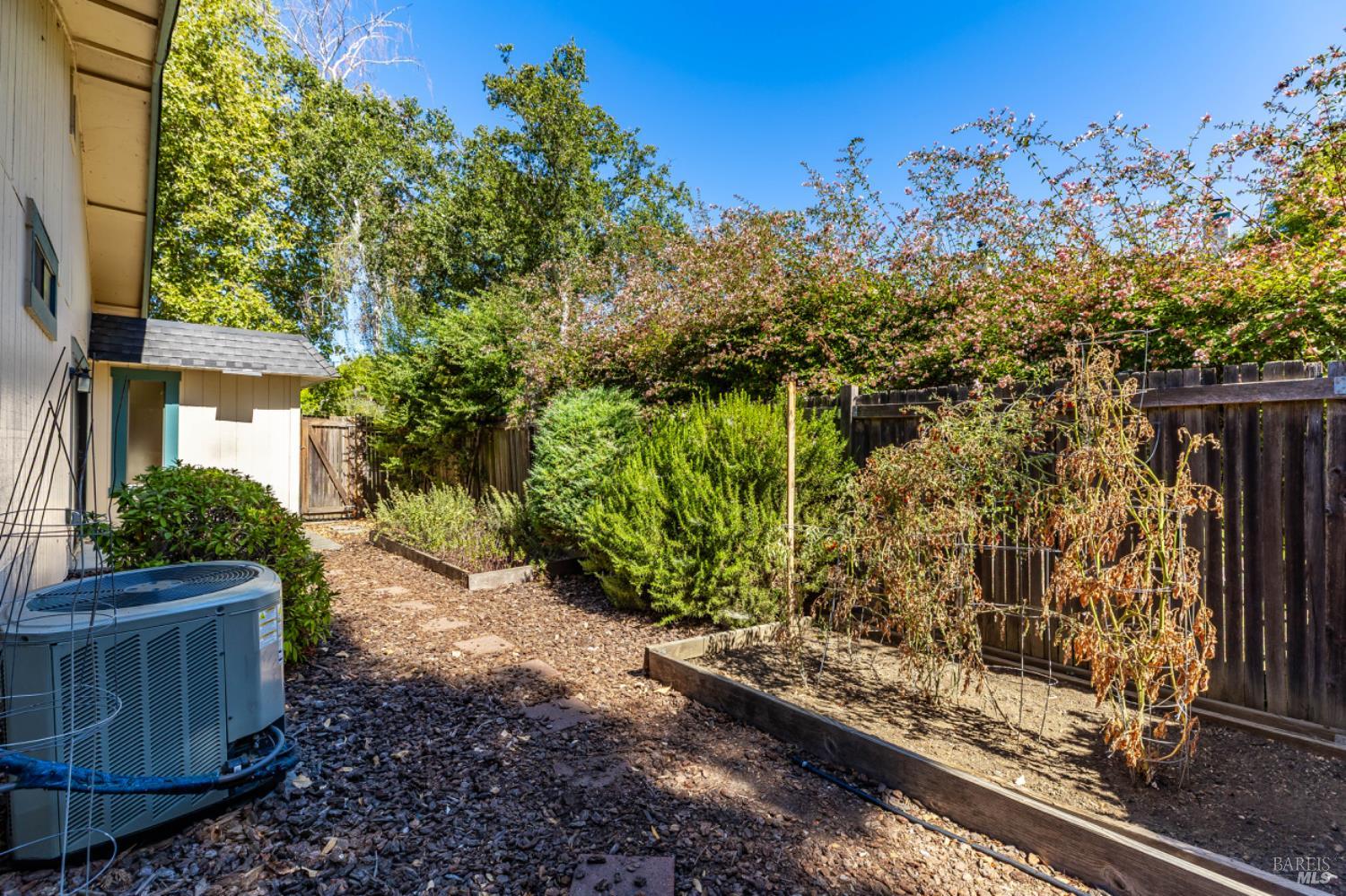 Detail Gallery Image 35 of 40 For 1517 London Cir, Benicia,  CA 94510 - 2 Beds | 2 Baths
