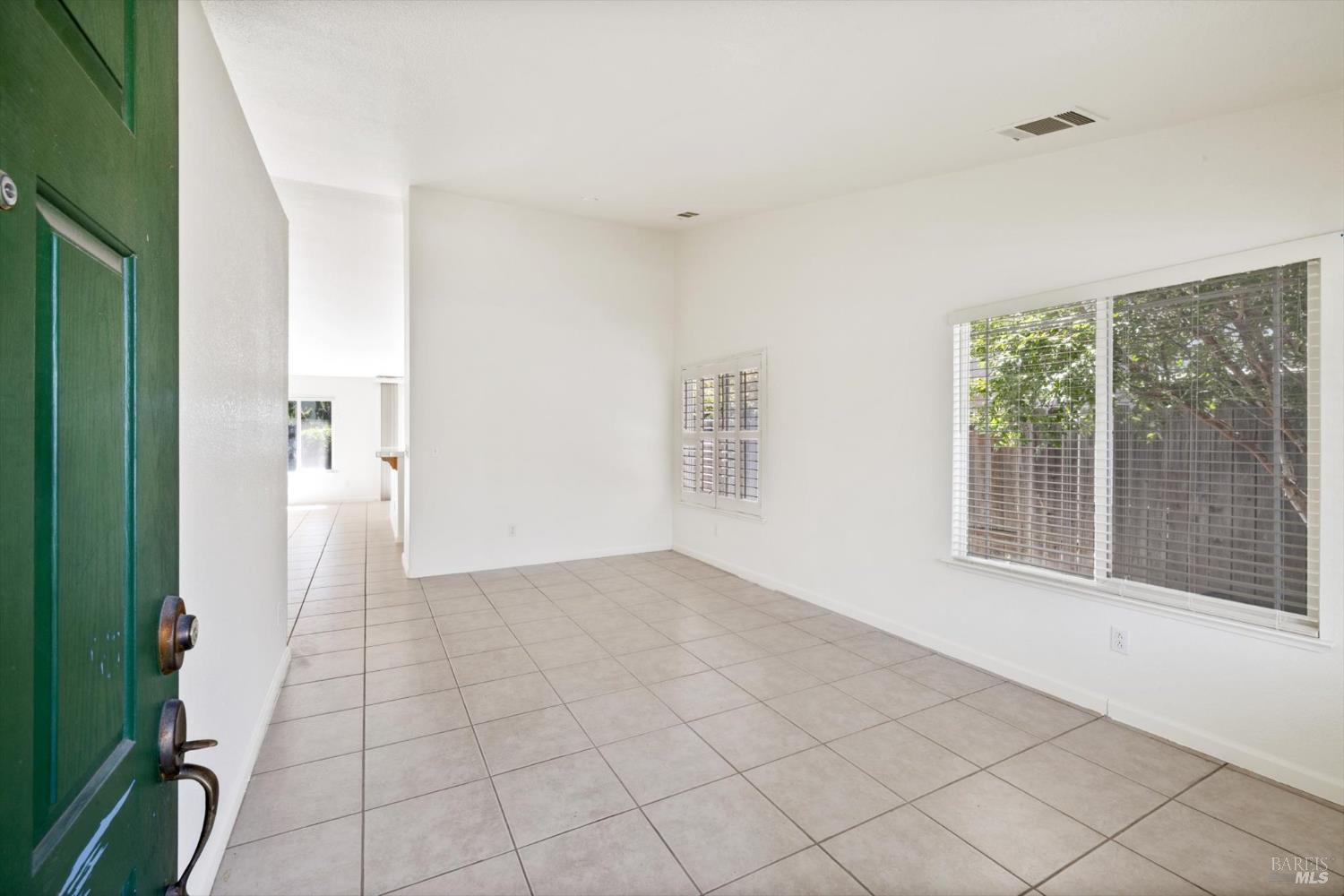 Detail Gallery Image 7 of 40 For 3283 Lagunita Cir, Fairfield,  CA 94533 - 4 Beds | 2 Baths