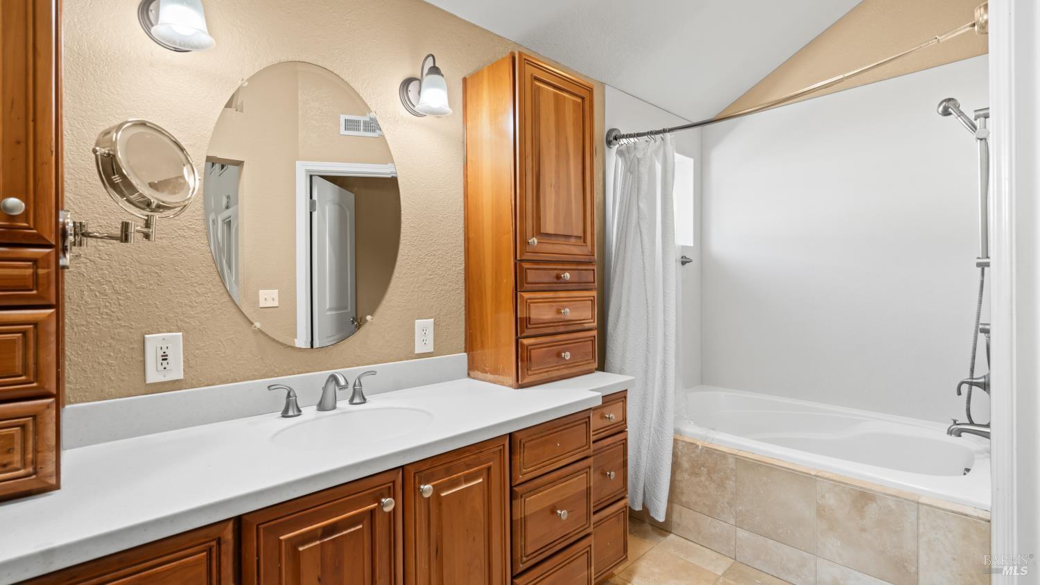 Detail Gallery Image 35 of 47 For 2474 Bay Hill Cir, Fairfield,  CA 94534 - 4 Beds | 2/1 Baths