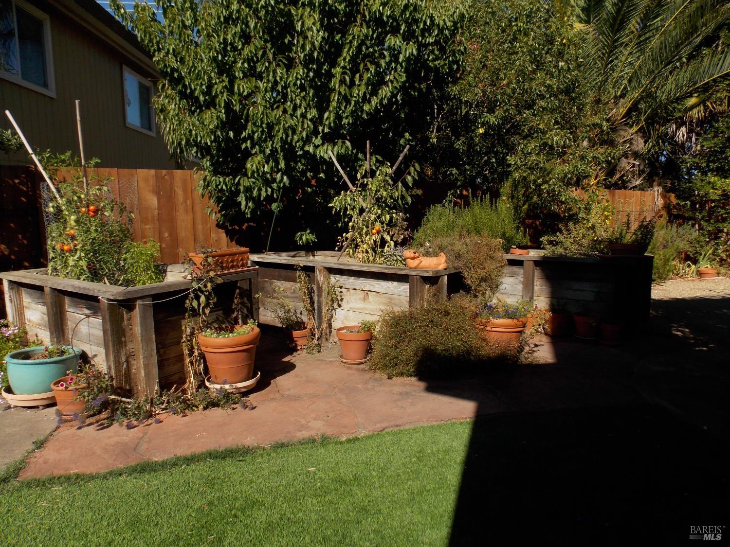 Detail Gallery Image 33 of 44 For 1349 Golf Course Dr, Windsor,  CA 95492 - 3 Beds | 2/1 Baths