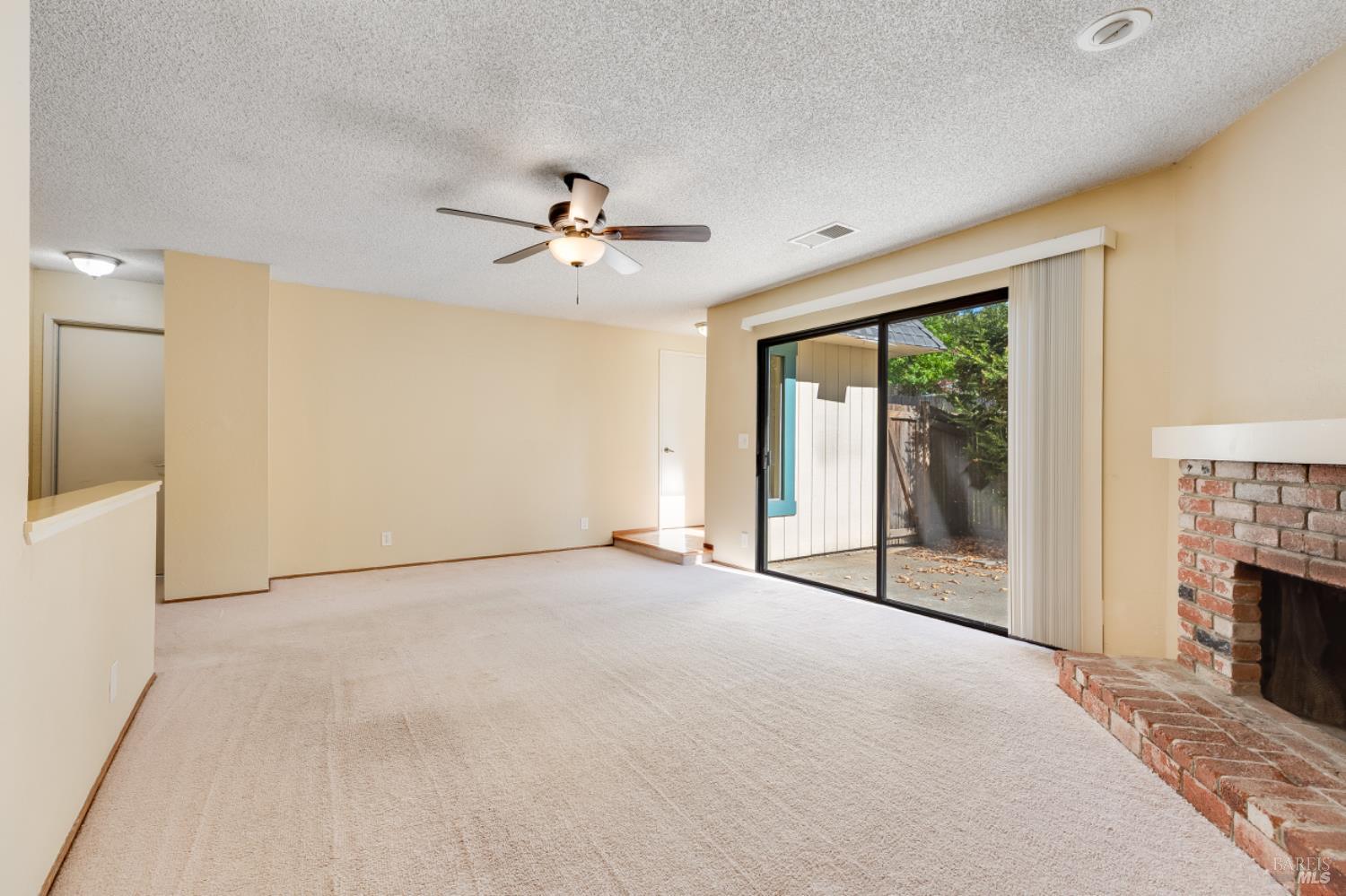 Detail Gallery Image 9 of 40 For 1517 London Cir, Benicia,  CA 94510 - 2 Beds | 2 Baths