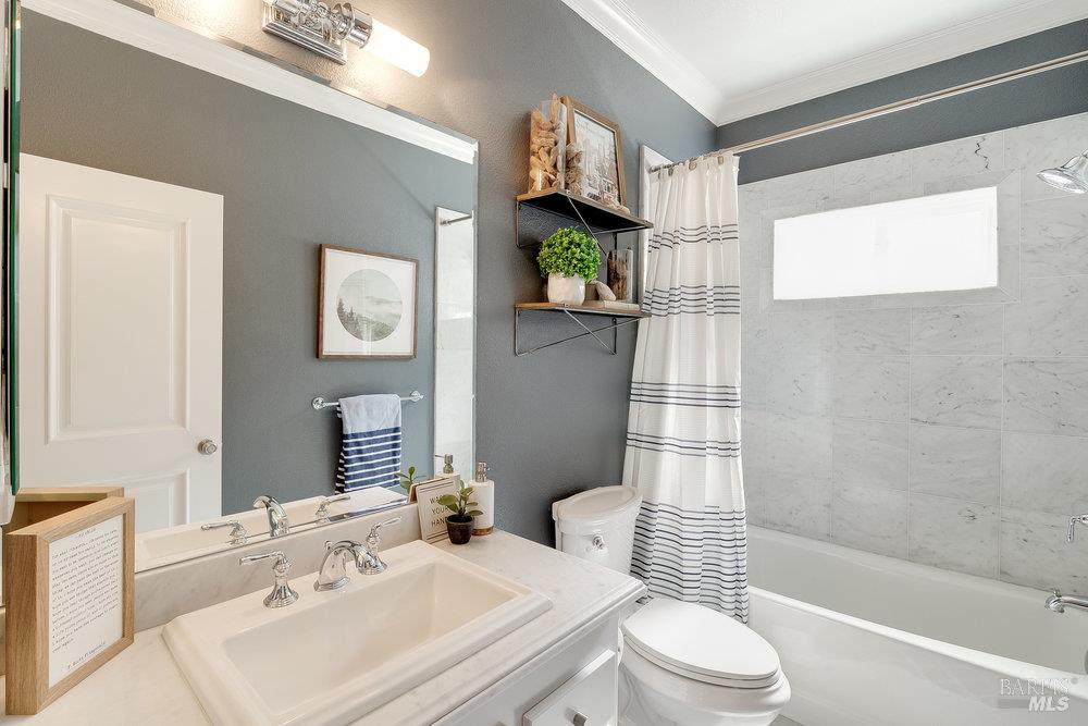Detail Gallery Image 13 of 99 For 144 W N St, Benicia,  CA 94510 - 6 Beds | 4 Baths