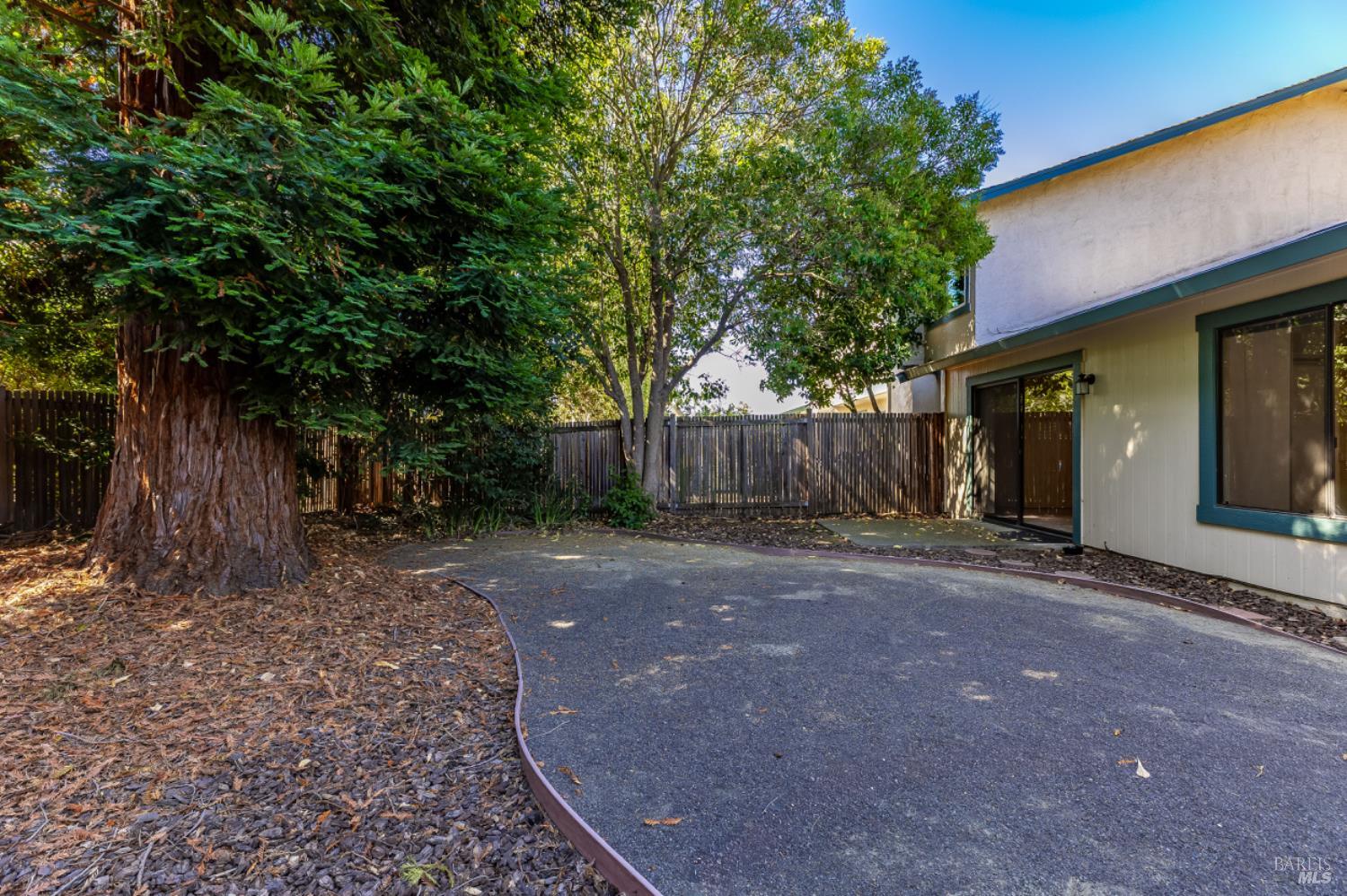 Detail Gallery Image 40 of 40 For 1517 London Cir, Benicia,  CA 94510 - 2 Beds | 2 Baths