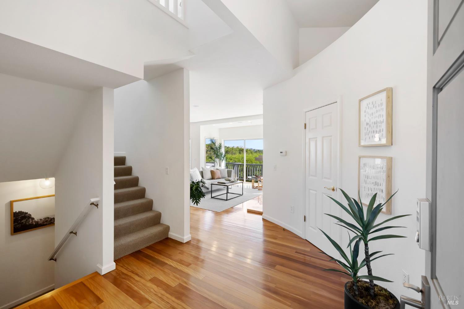 Detail Gallery Image 3 of 34 For 101 Sacramento Way, Sausalito,  CA 94965 - 4 Beds | 3 Baths