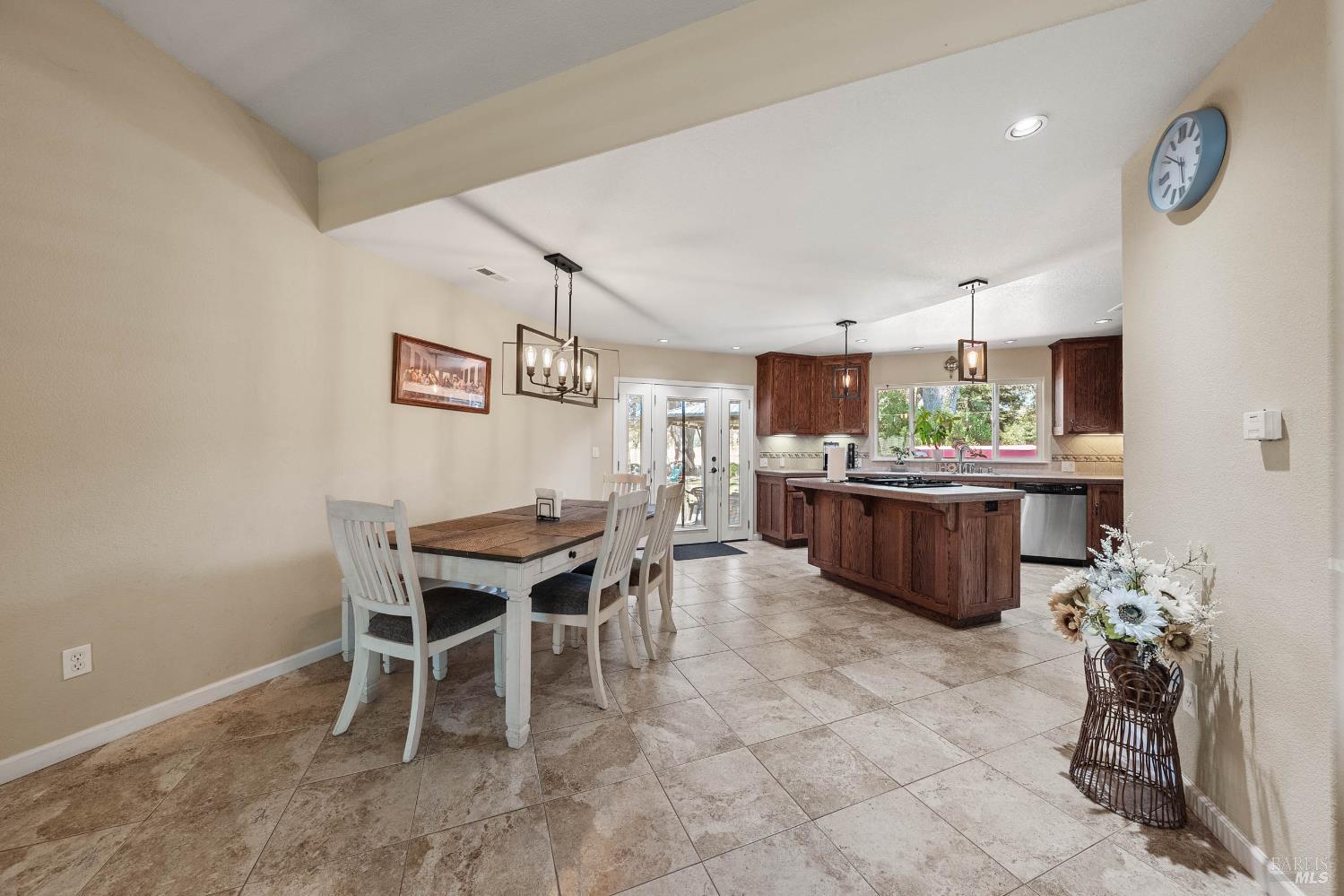 Detail Gallery Image 16 of 63 For 18164 Fishhook Ct, Hidden Valley Lake,  CA 95467 - 5 Beds | 3 Baths