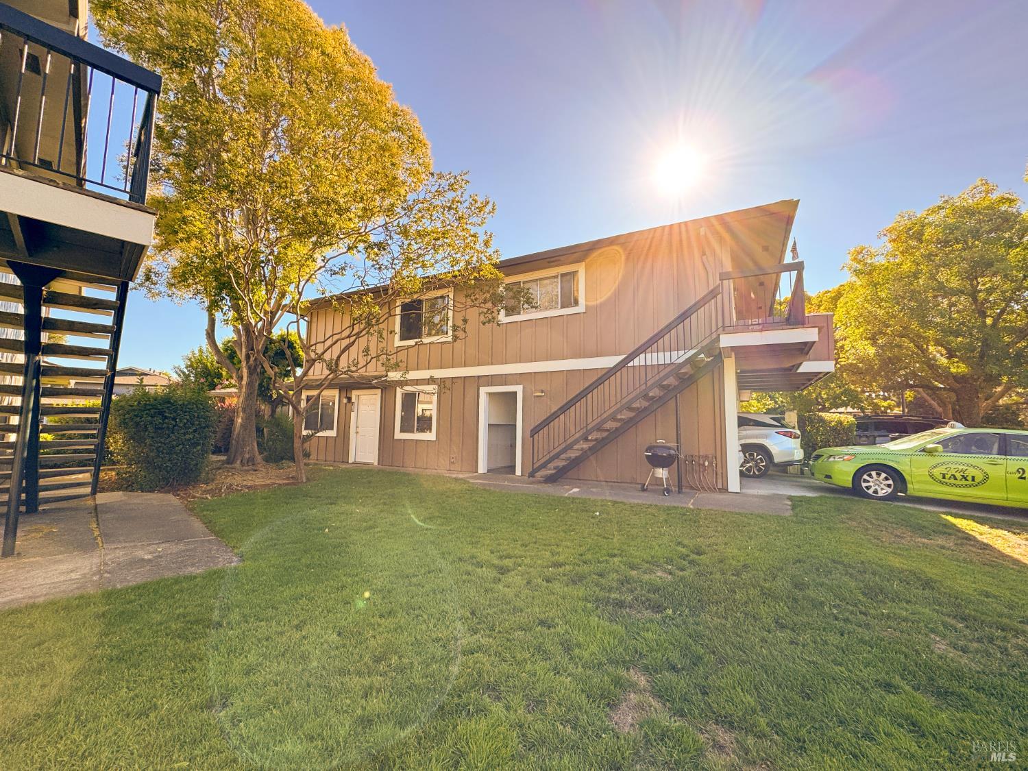 Detail Gallery Image 2 of 28 For 163 Bahia Cir, San Rafael,  CA 94901 - 2 Beds | 1 Baths