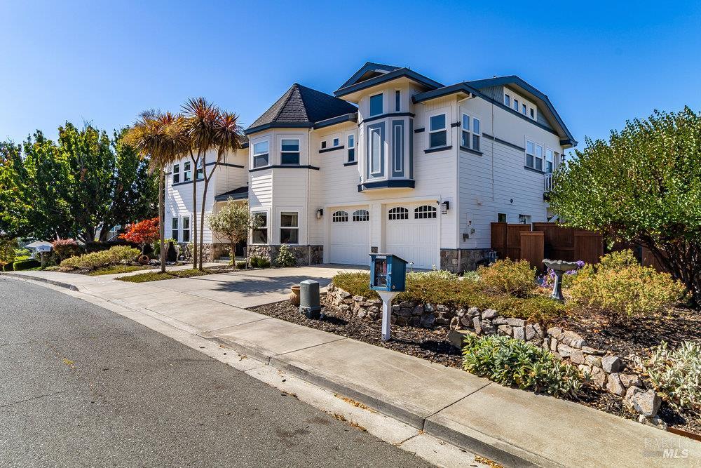 Detail Gallery Image 2 of 99 For 144 W N St, Benicia,  CA 94510 - 6 Beds | 4 Baths